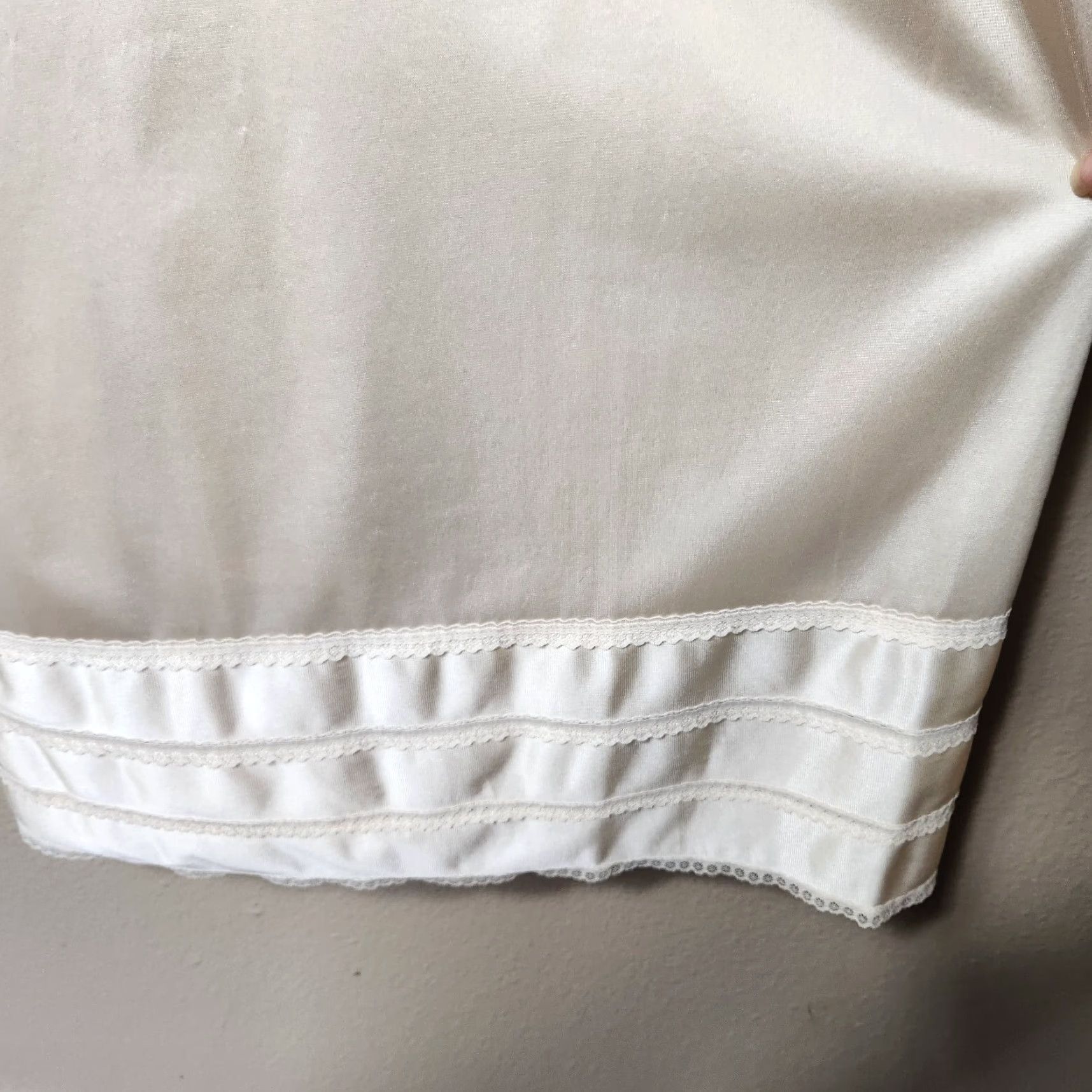 Vintage Lorraine Slip Dress Vintage Beige Satin Lace Tall/Small Size S / US 4 / IT 40 - 4 Thumbnail
