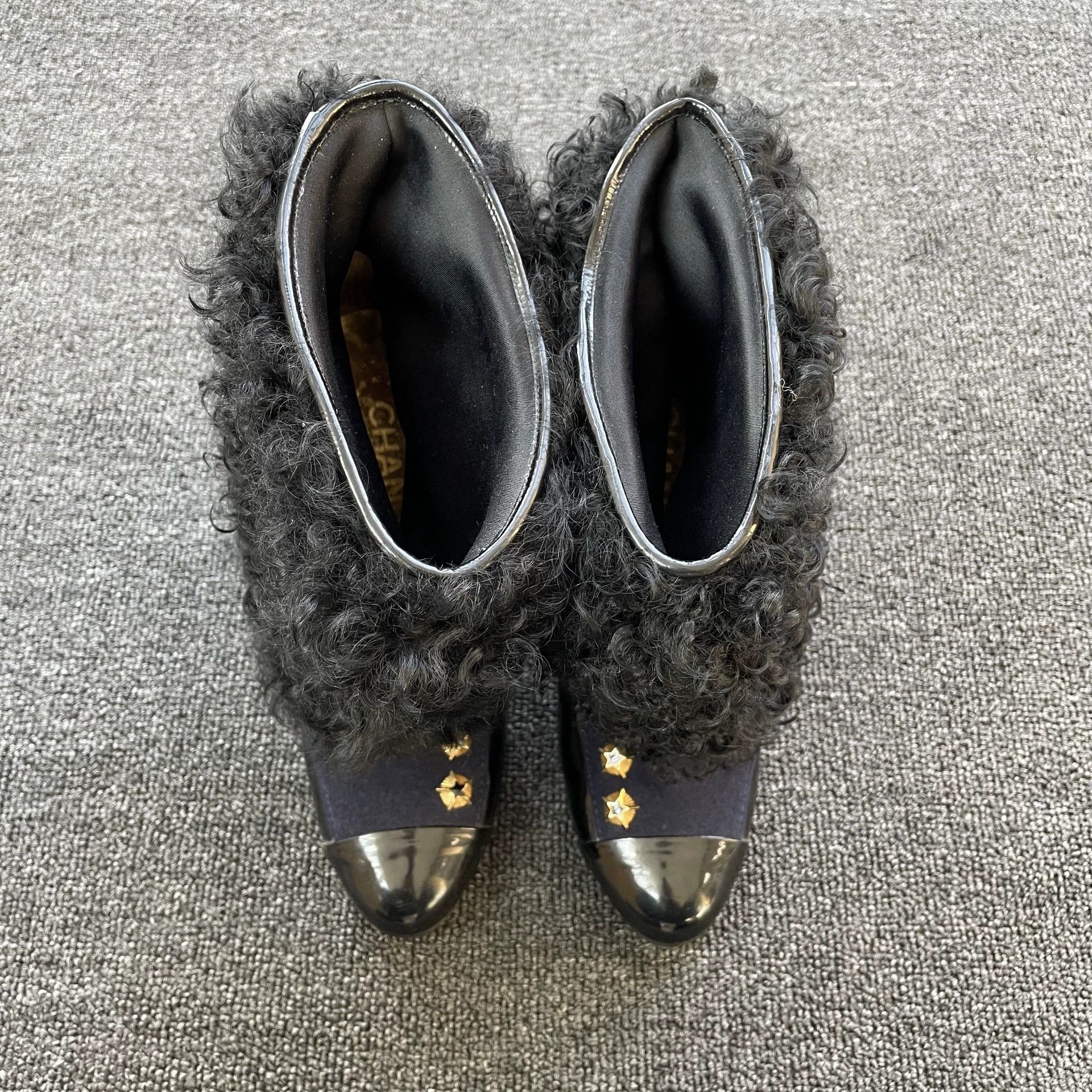 Chanel CHANEL Women's Blk Patent Fur Heeled Ankle Boots 39 (10cm) Size US 8.5 / IT 38.5 - 2 Thumbnail
