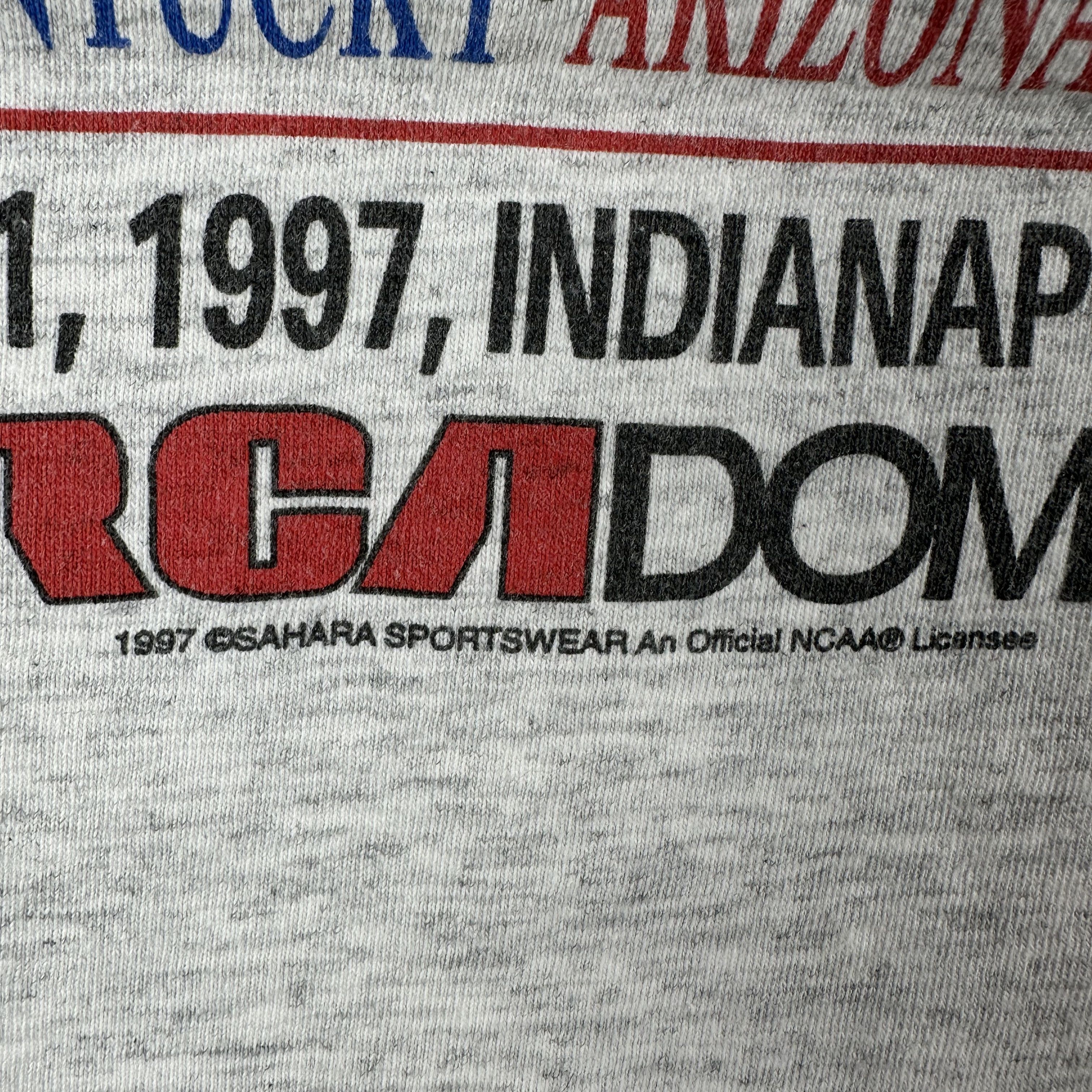 Vintage 1997 NCAA Basketball Final Four Single Stitch T-shirt Size US XL / EU 56 / 4 - 4 Thumbnail