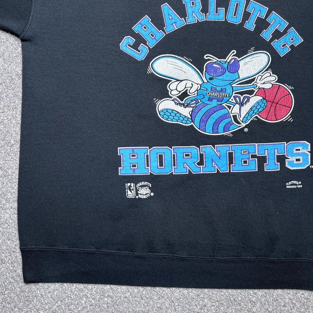 Nutmeg Vintage 1990s NBA Charlotte Hornets Nutmeg Black Sweatshirt Size US XXL / EU 58 / 5 - 8 Thumbnail
