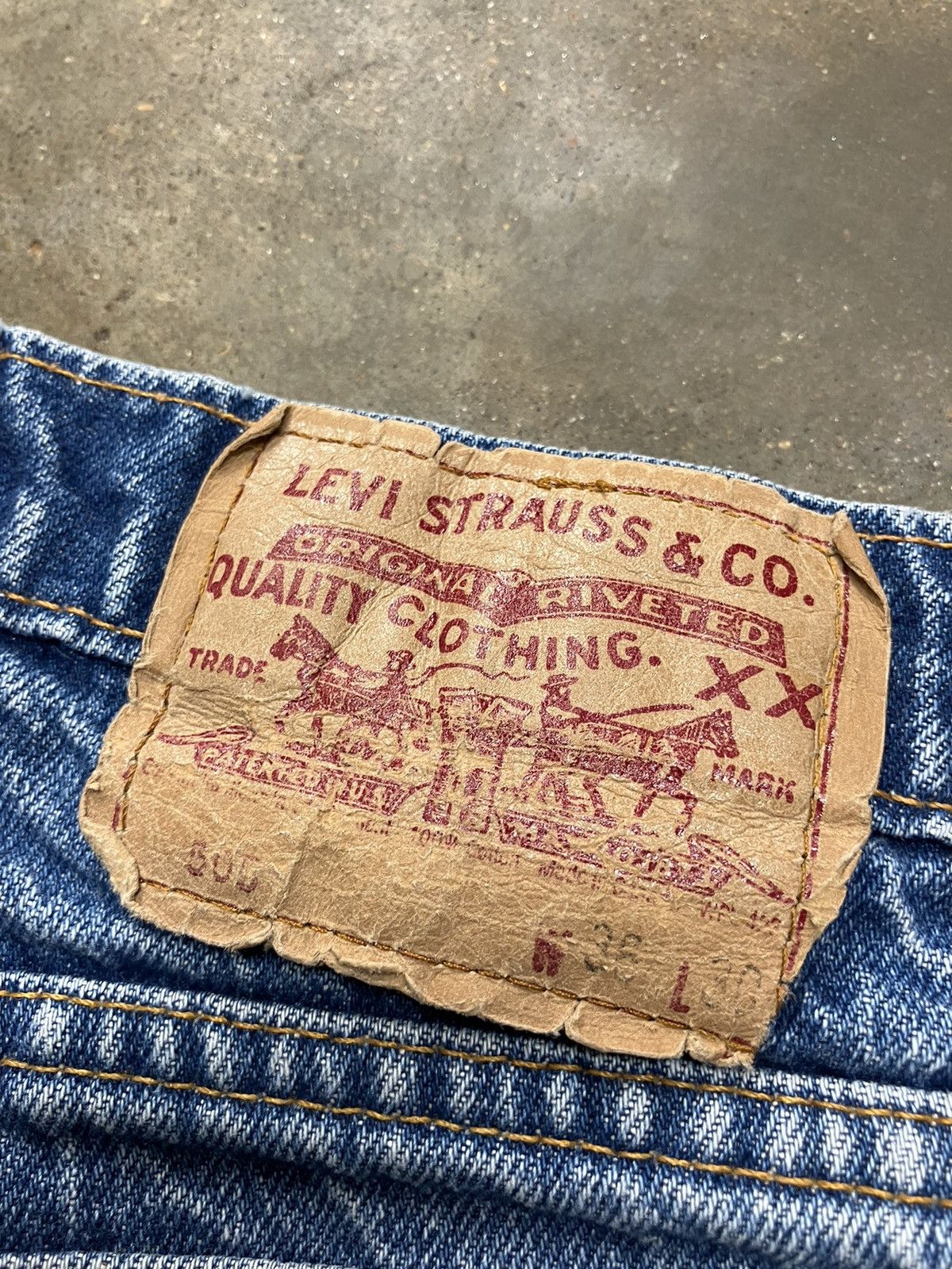Levi's × Vintage Levi’s 505 Nicely Faded Worn Look Size US 34 / EU 50 - 7 Thumbnail