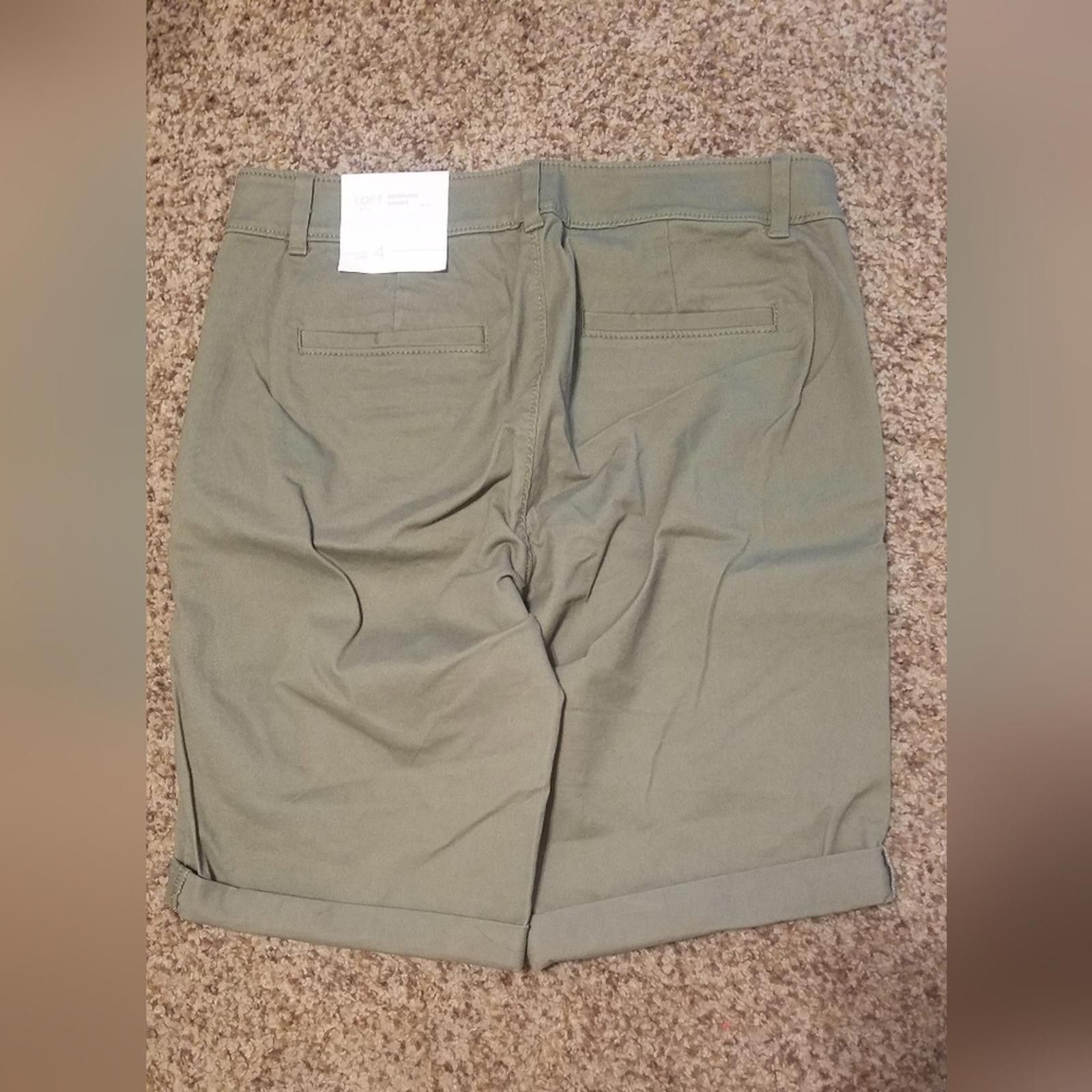Designer NWT LOFT Women's Green Bermuda Shorts Size 4 Size 27" / US 4 / IT 40 - 2 Thumbnail