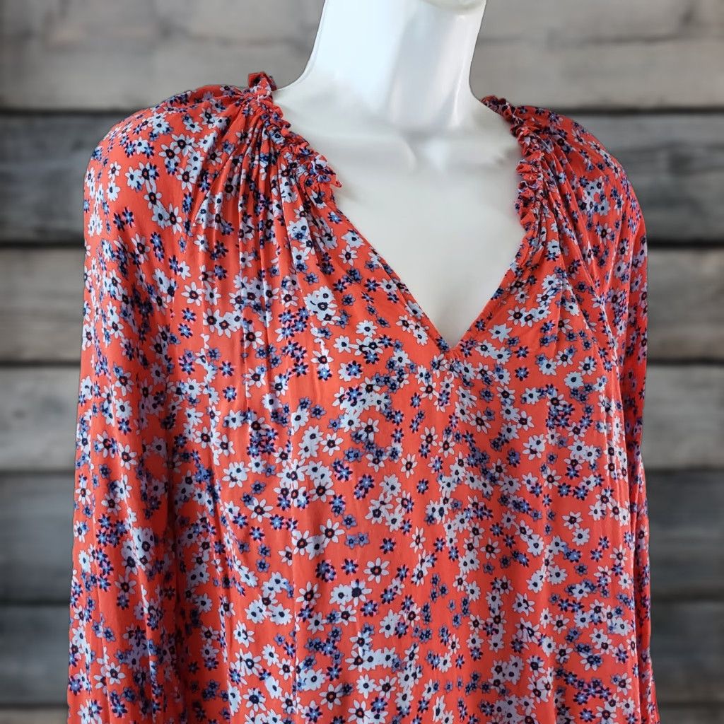 Gap Gap Blouse Shirt Womens Small Red Floral Long Sleeve V-Neck Rayon Shirt Red Floral Long Sleeve Gap Womens Small Size S / US 4 / IT 40 - 1 Thumbnail