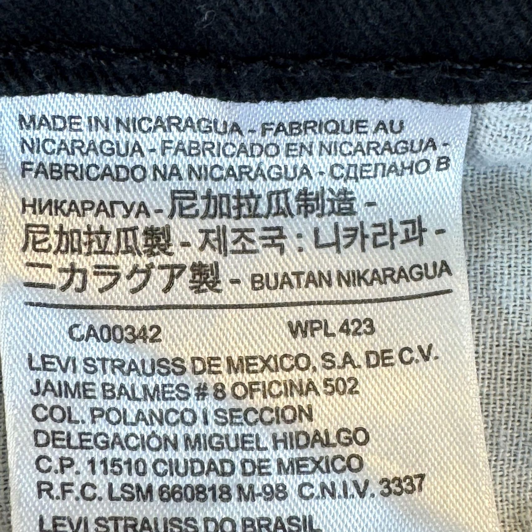 Levi's VINTAGE Levis Jeans 541 Athletic Tapered Black 42x32 Mens Denim Denim Size US 42 / EU 58 - 4 Thumbnail