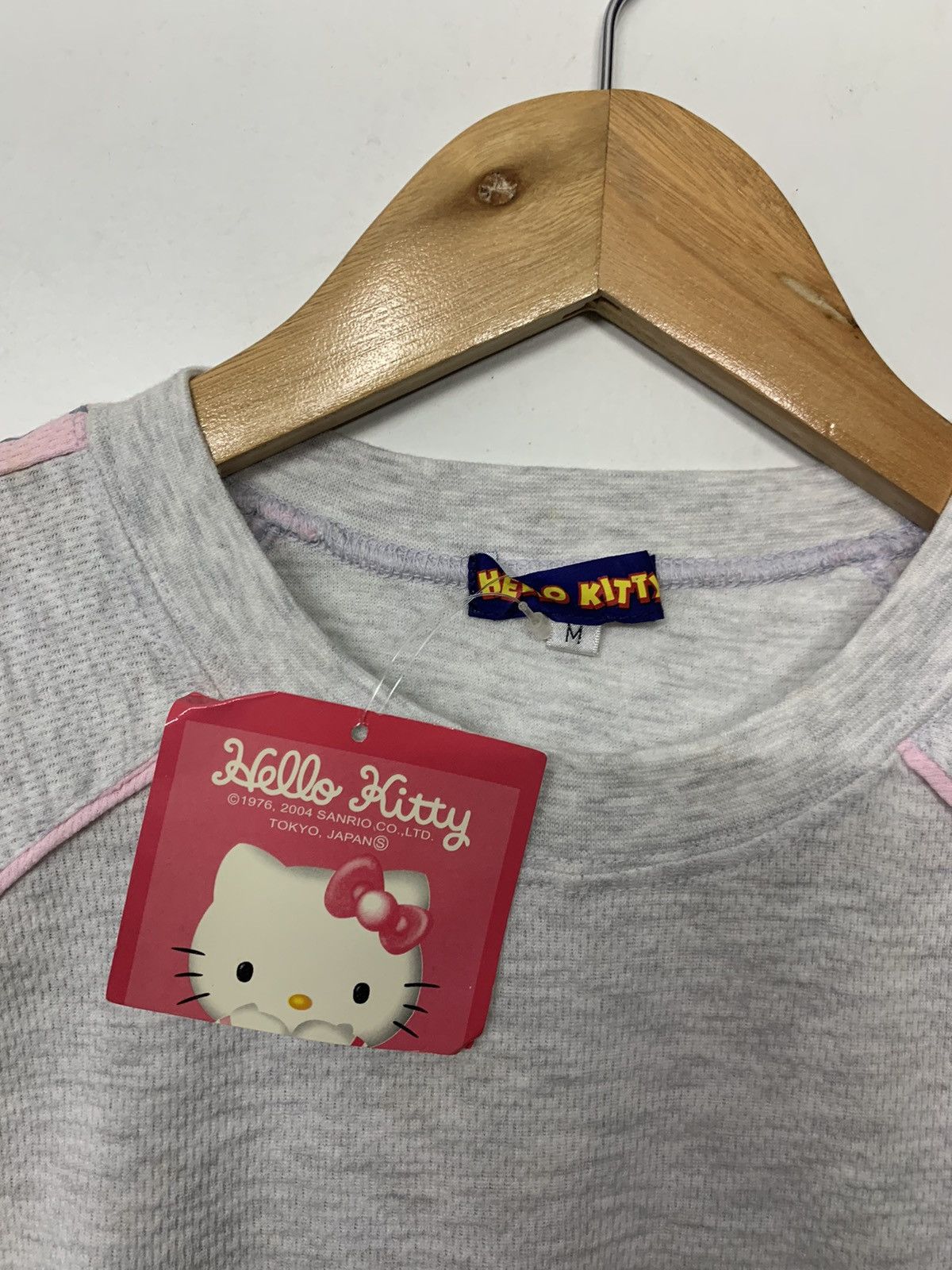 Japanese Brand Vintage Hello Kitty Big Logo With Tag T Shirt Size M / US 6-8 / IT 42-44 - 4 Thumbnail