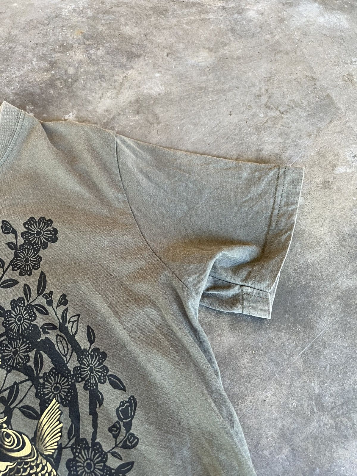 Japanese Brand 💥Last Drop Delete today💥Vintage Sukajan Koi Fish Japan Tee Size US S / EU 44-46 / 1 - 5 Thumbnail