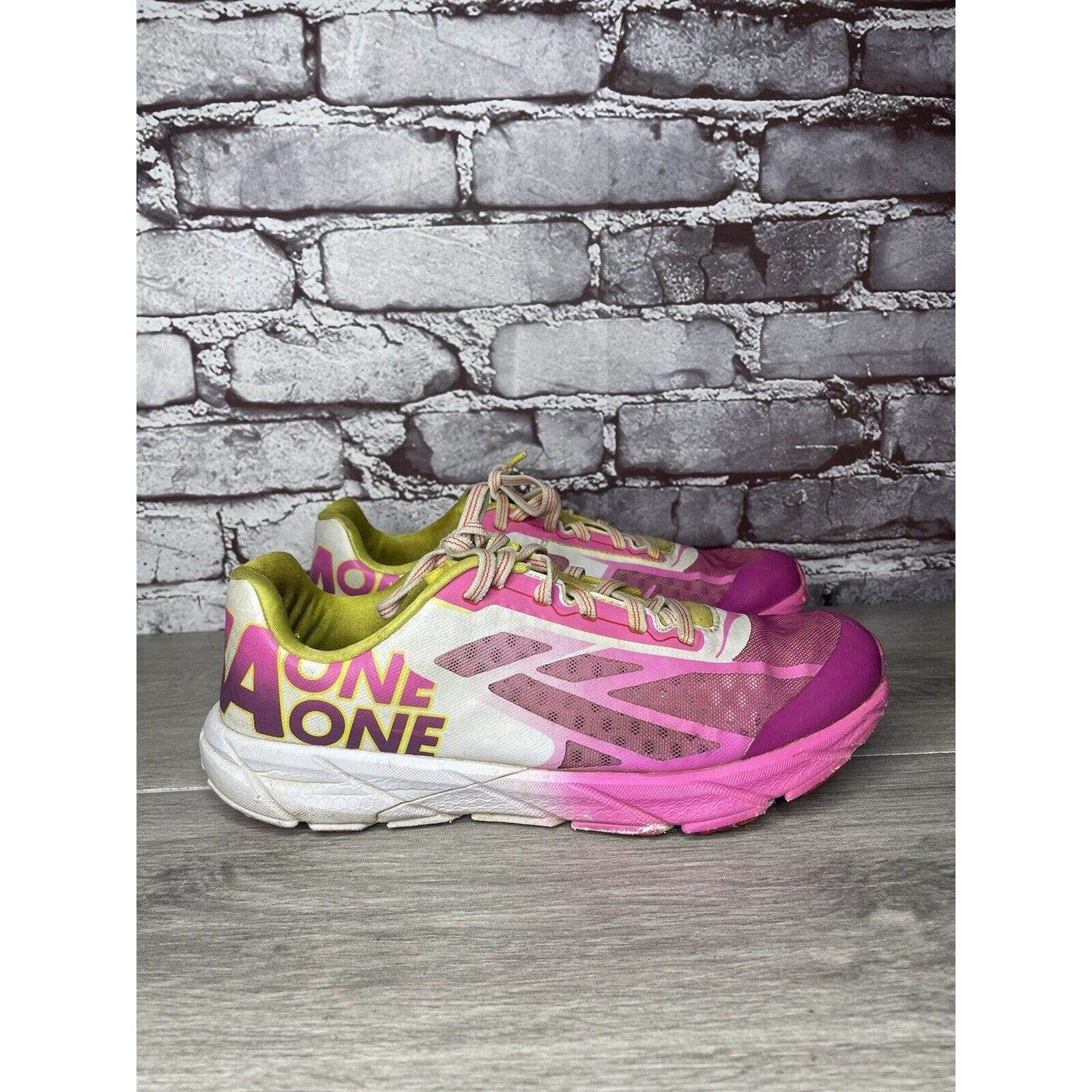 Hoka HOKA ONE TRACER Pink FUSCIA CITRUS Lace Up Sneakers Women 9M Size US 9 / IT 39 - 14 Thumbnail