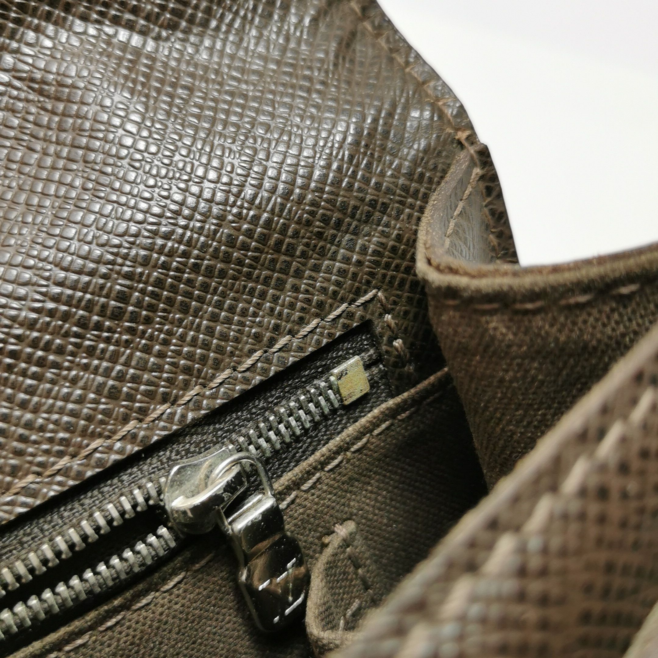 Louis Vuitton Louis Vuitton (LV) Cowhide Solid Color S-lock Clutch -y2506 Size ONE SIZE - 4 Thumbnail