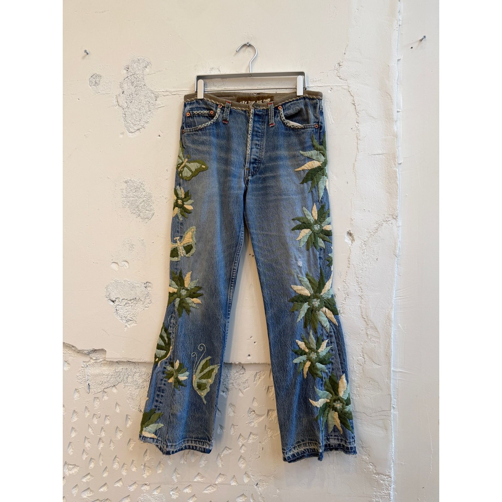 The Great China Wall The Great China Wall Levi's Floral Embroidered Jeans Size 30" / US 8 / IT 44 - 1 Thumbnail