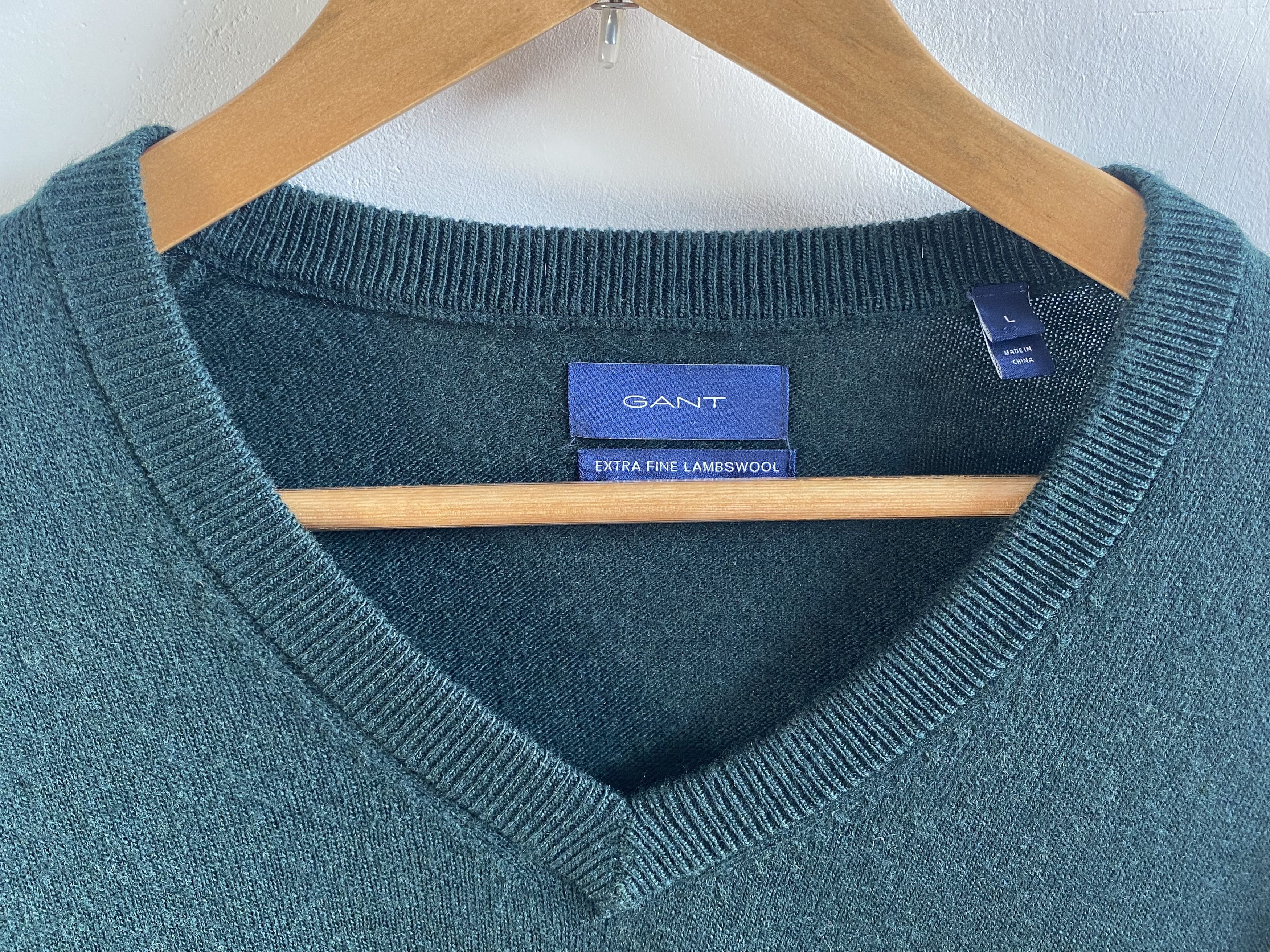 Gant GANT - EXTRA FINE LAMBSWOOL 100% v-neck sweater knit size L Size US L / EU 52-54 / 3 - 2 Thumbnail