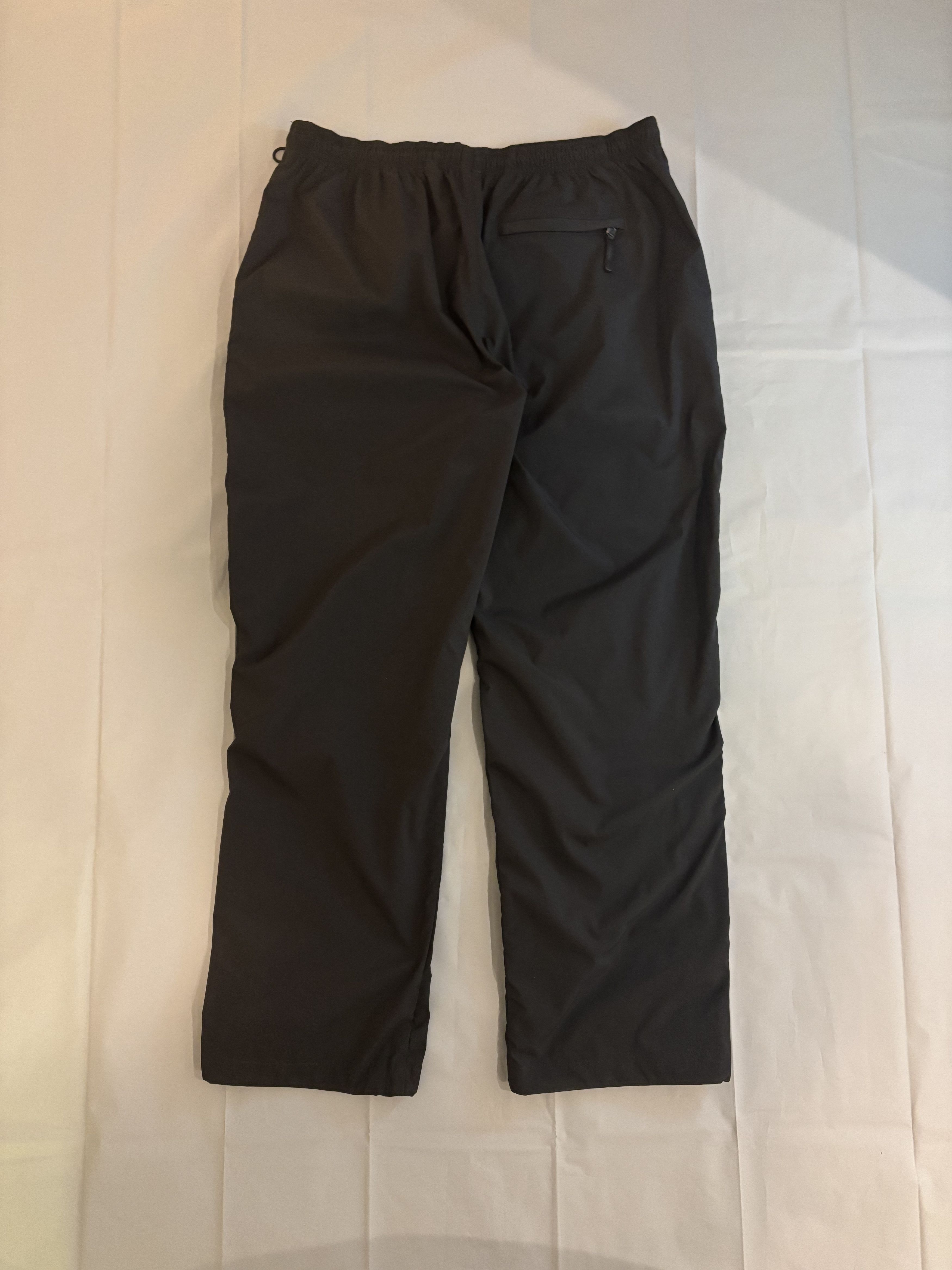 Burberry Pantalon jogging cargo Burberry noir en tbe Size US 32 / EU 48 - 16 Thumbnail