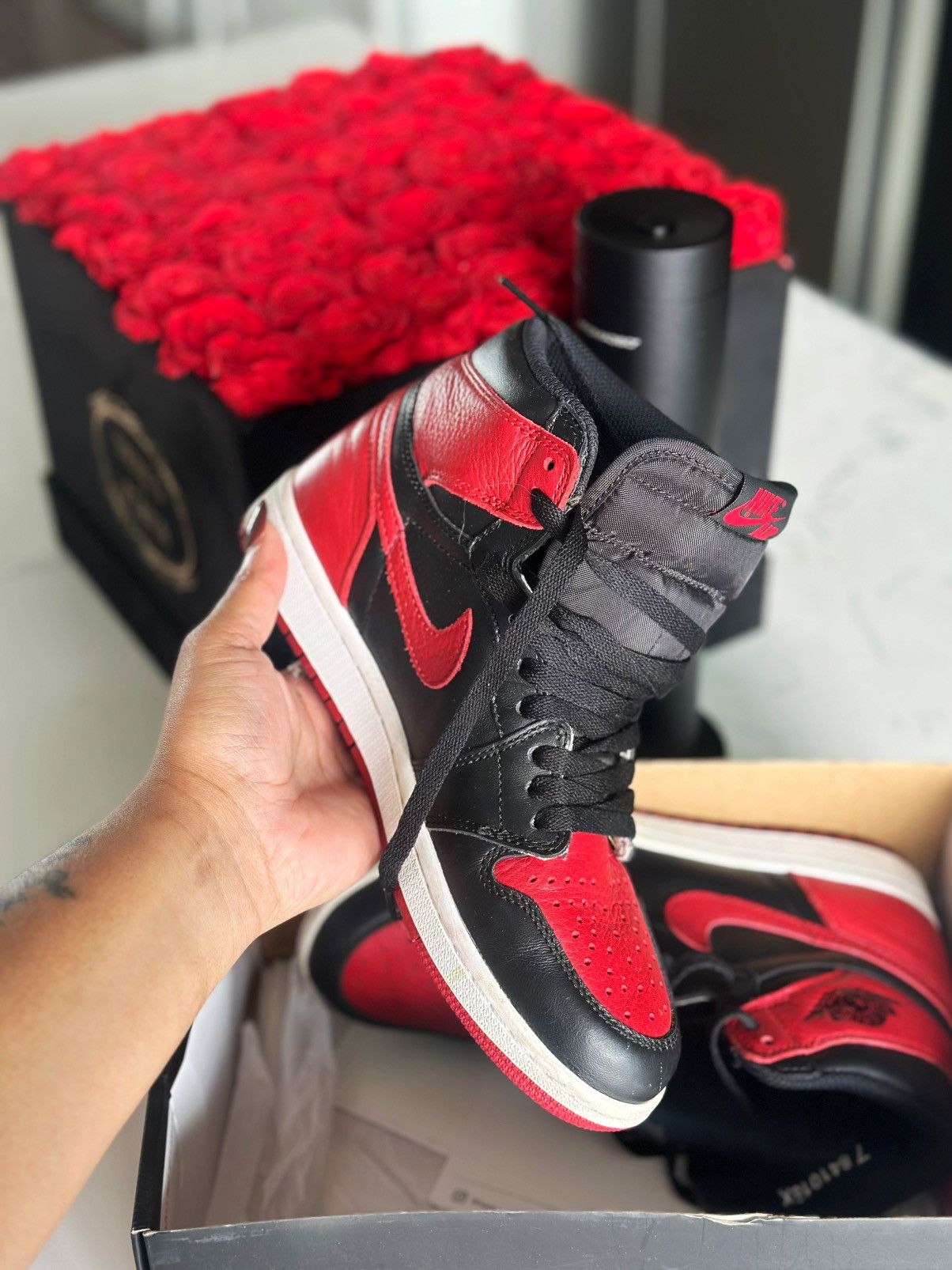 Nike Nike Air Jordan 1 Retro High Black Red Sneakers Size US 7 / EU 40 - 2 Thumbnail