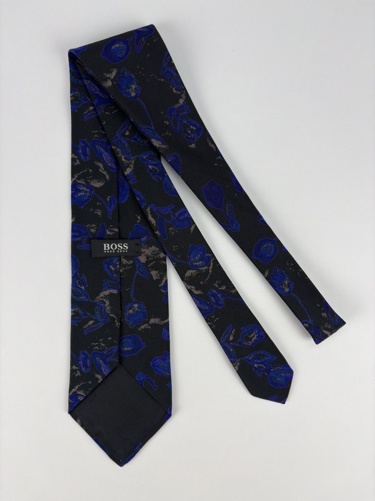 Hugo Boss Vintage Hugo Boss Tie 100% Silk Size ONE SIZE - 1 Thumbnail