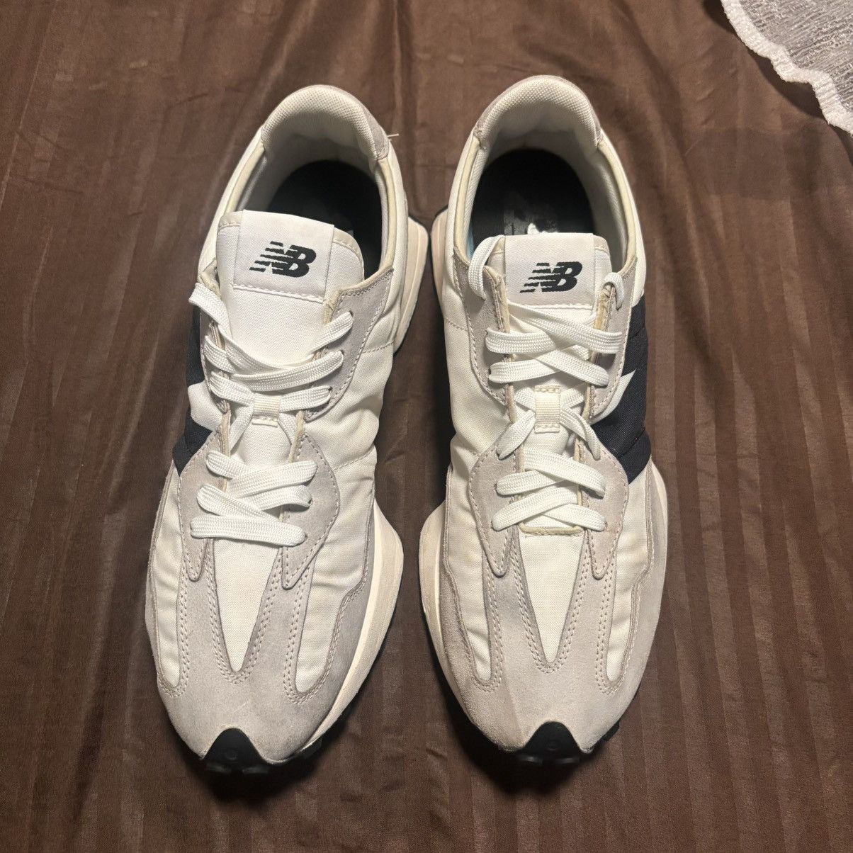 New Balance Men's New Balance 327 Sea Salt White Black Athletic 11.5 Size US 11.5 / EU 44-45 - 14 Thumbnail