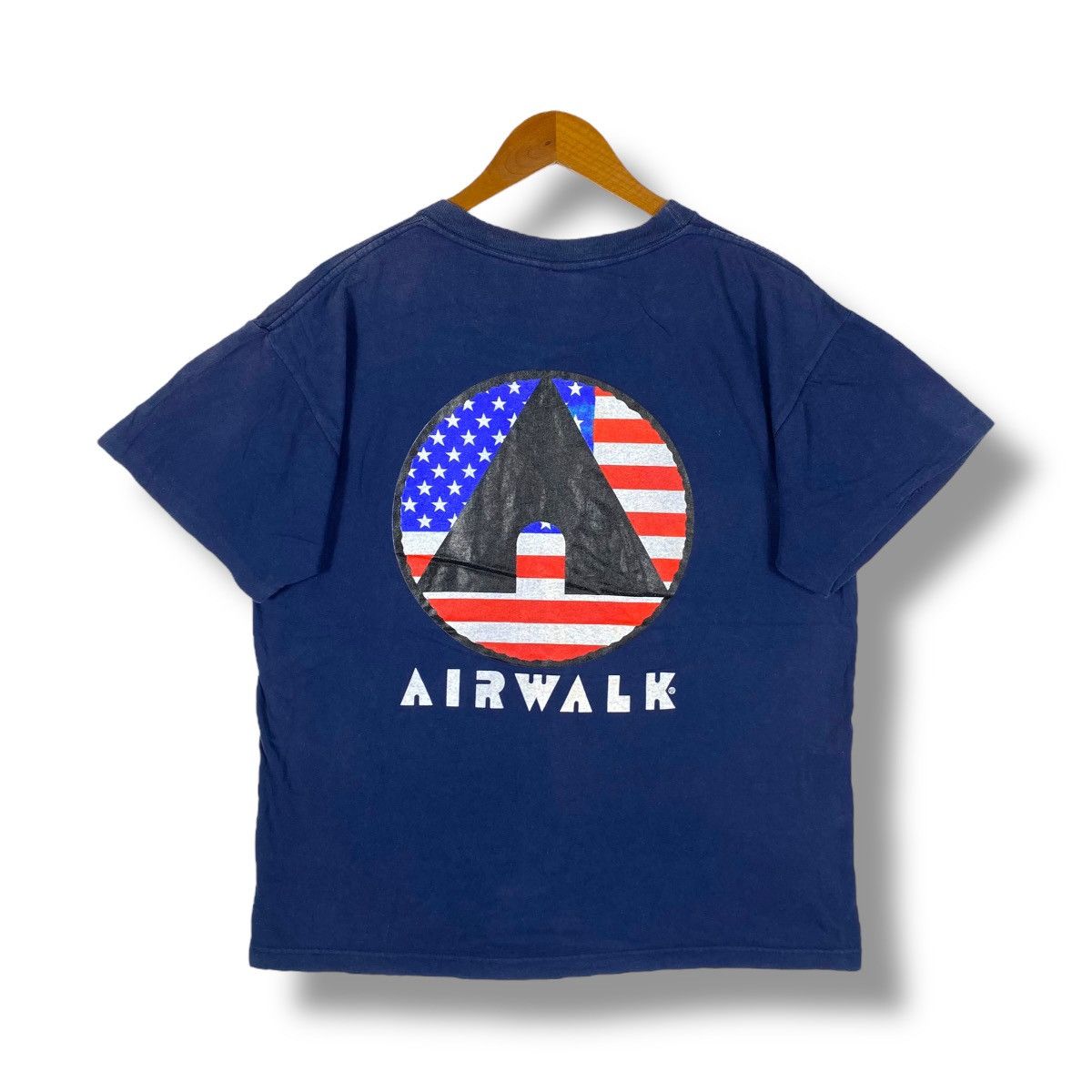 Airwalk Vintage 90's AIRWALK Big Logo Faded Skate Streetwear Tee Size US L / EU 52-54 / 3 - 1 Thumbnail