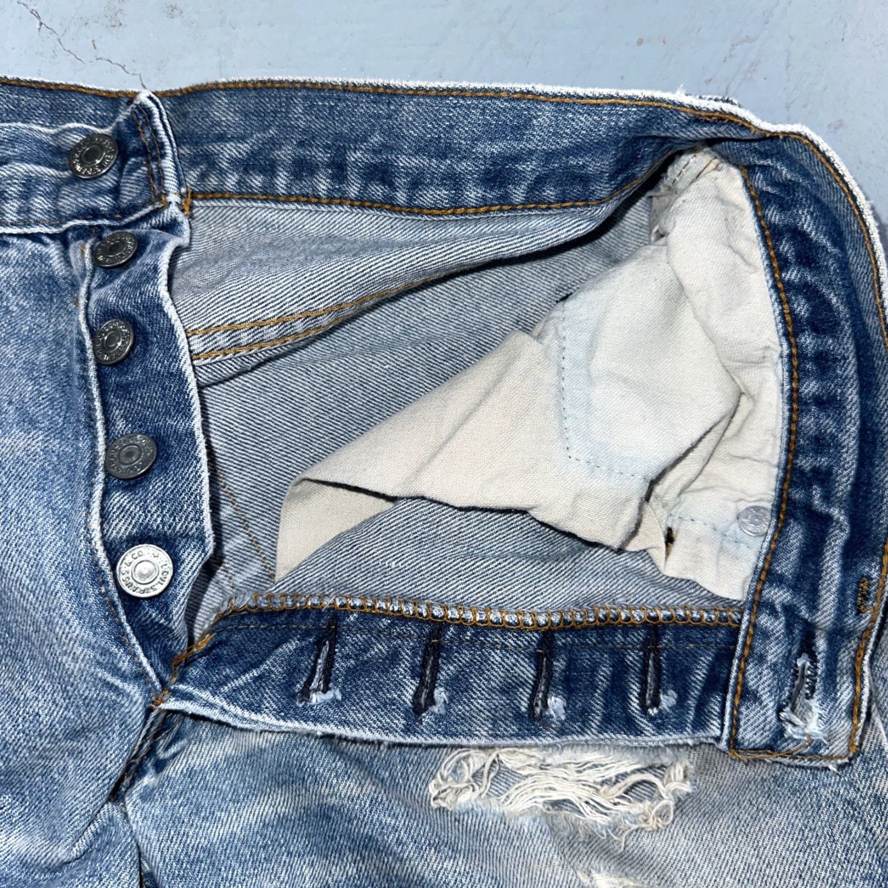 Levi's VINTAGE Levi's 501 Jeans Men's Regular Fit Mid Rise Straight Denim Light Wash Distressed 80s USA 32x36 Size US 32 / EU 48 - 7 Thumbnail