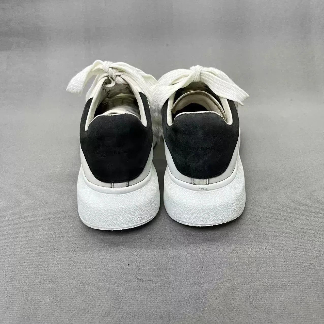 Alexander McQueen Alexander McQueen Suede Black Tail White Sneakers. Size US 5 / IT 35 - 4 Thumbnail