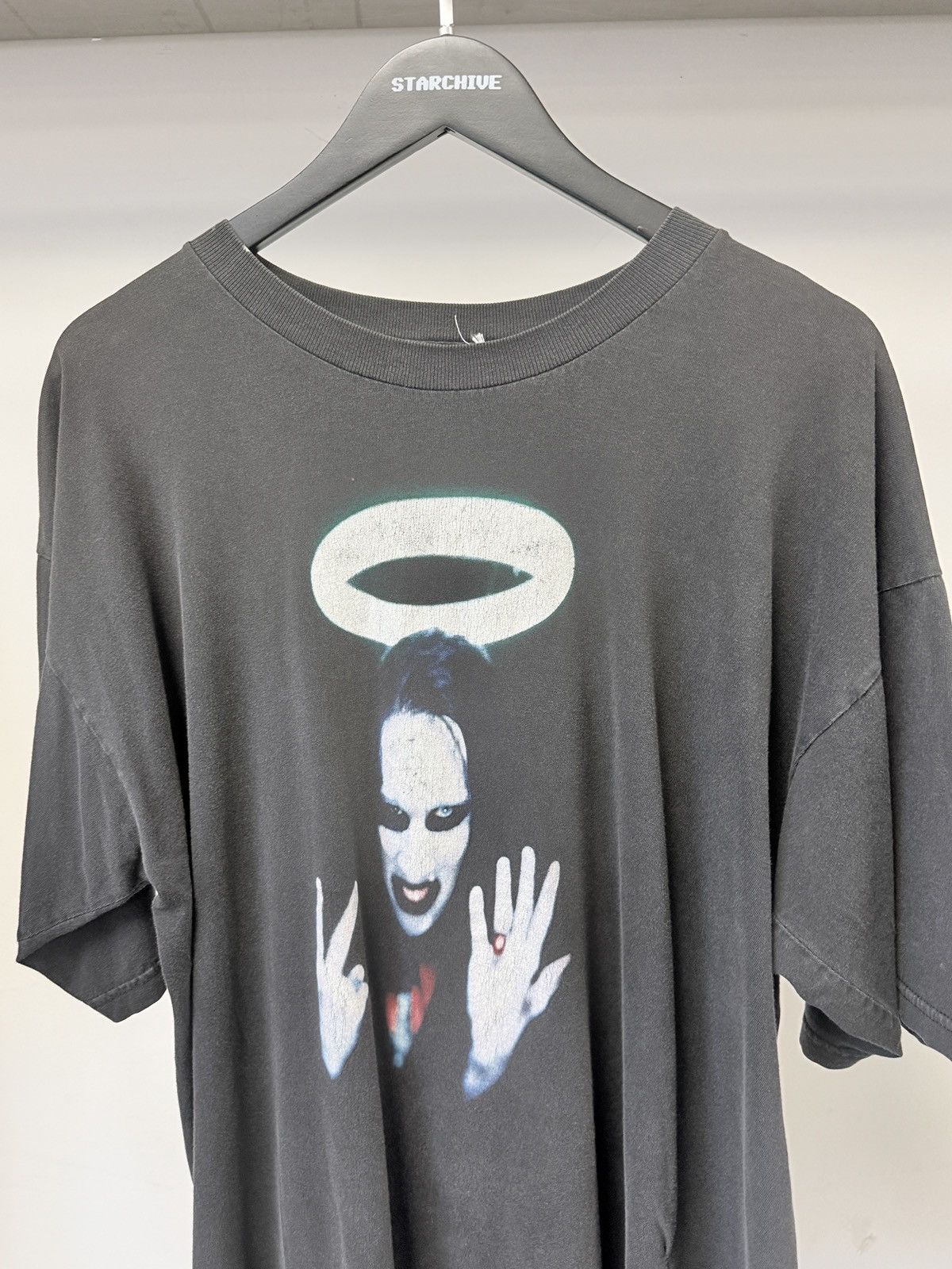 Vintage Vintage Marlyn Manson Halo Middle Finger Shirt Size US XL / EU 56 / 4 - 2 Thumbnail