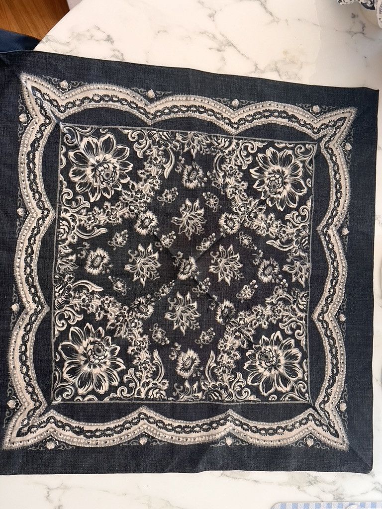 Visvim BANDANA WILD FLOWER black Size ONE SIZE - 2 Thumbnail