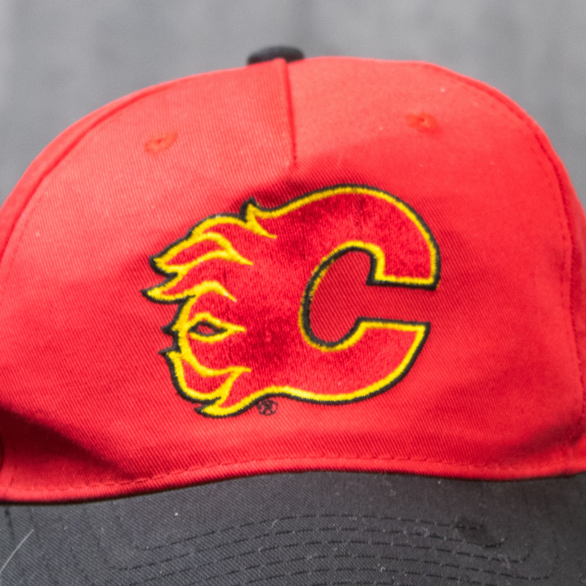 NHL Y2K 2000's Calgary Flames Two Tone Red Snapback Hat Size ONE SIZE - 2 Thumbnail