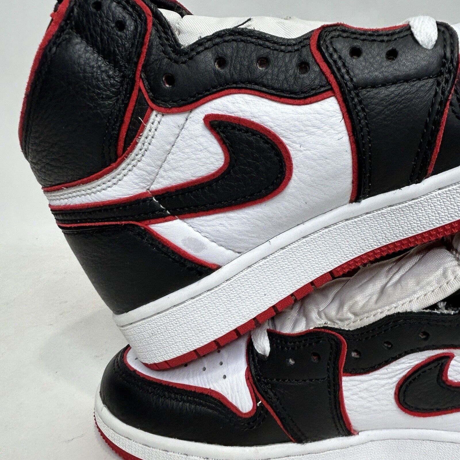 Nike Nike Shoes Air Jordan 1 Retro High OG BG “Bloodline” 2024 Size US 6.5 / IT 36.5 - 8 Thumbnail