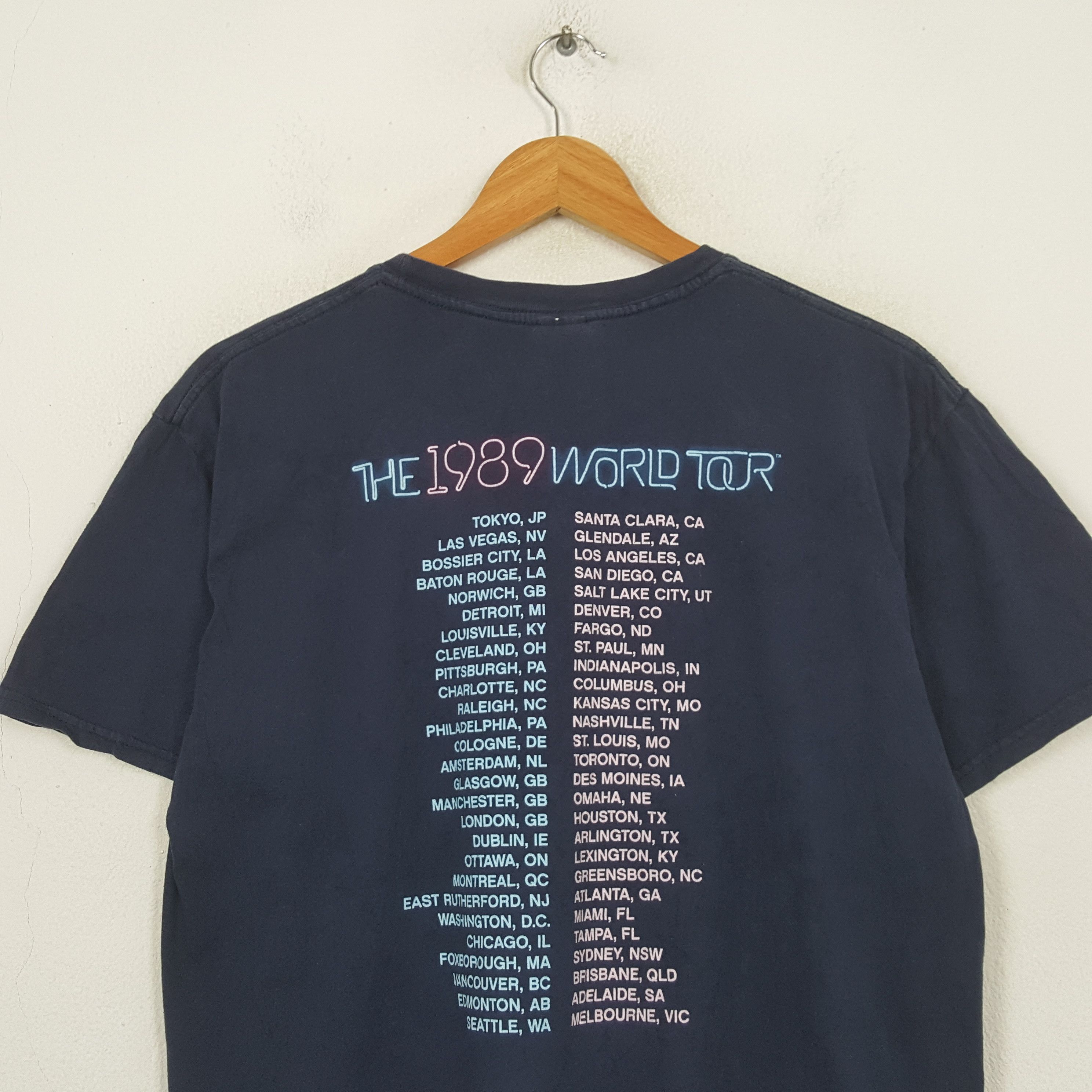 Band Tees Vintage Taylor Swift American Singer Songwriter T-shirt RR27 Size US M / EU 48-50 / 2 - 4 Thumbnail