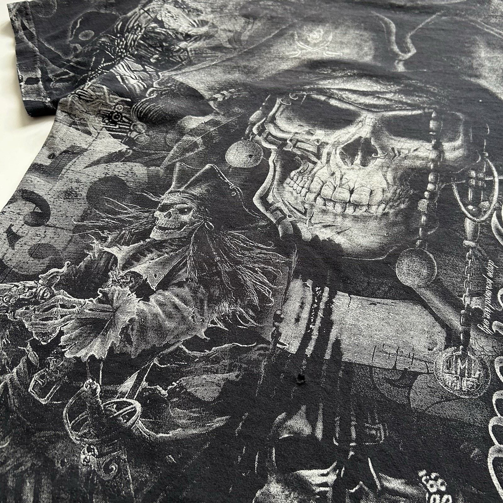 Vintage Vintage Y2K Pirate Skull AOP Shirt Large Faded Distressed Size US L / EU 52-54 / 3 - 6 Thumbnail