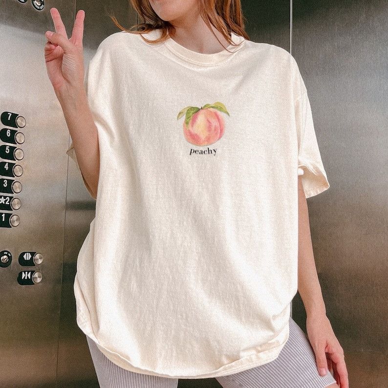 Designer Peach T-Shirt Size M / US 6-8 / IT 42-44 - 1 Thumbnail