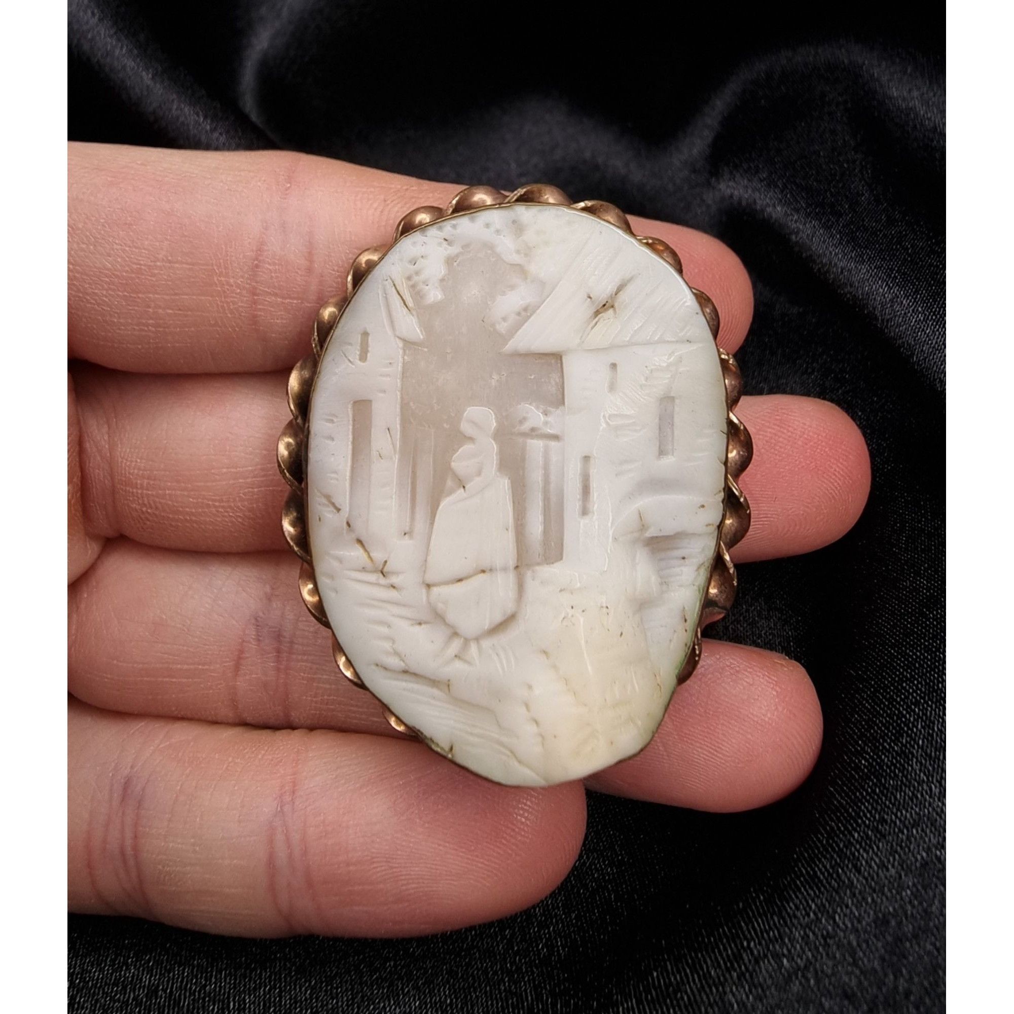 Vintage Antique Hand-Carved Cameo Brooch With Scenic Village Size ONE SIZE - 4 Thumbnail