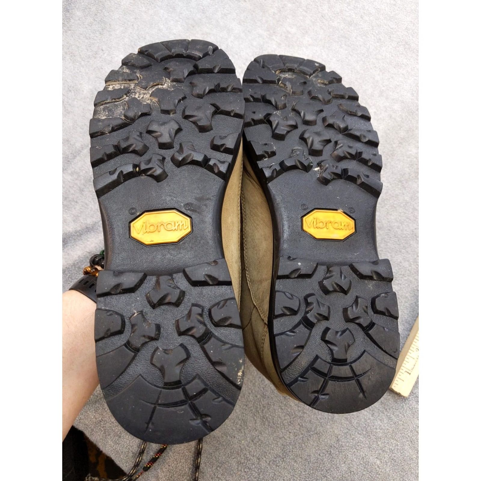 Vibram Montrail Womens 9.5 Beige Nubuck Mid Top Hiking Sneakers Vibram Shoes 41 EU 9.5 41 Size L / US 10 / IT 46 - 6 Thumbnail