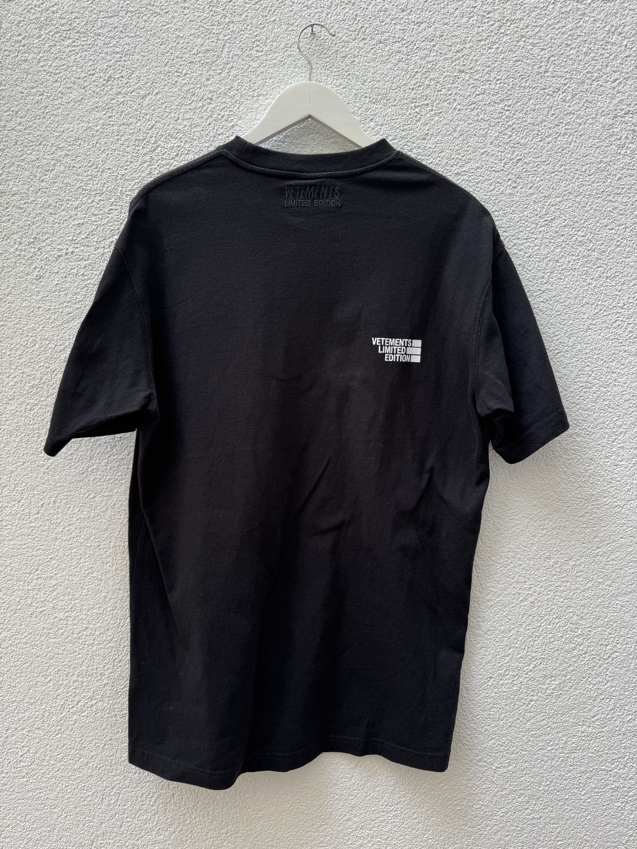 Vetements Vetements Oversized T-shirt - Black Size US S / EU 44-46 / 1 - 2 Thumbnail