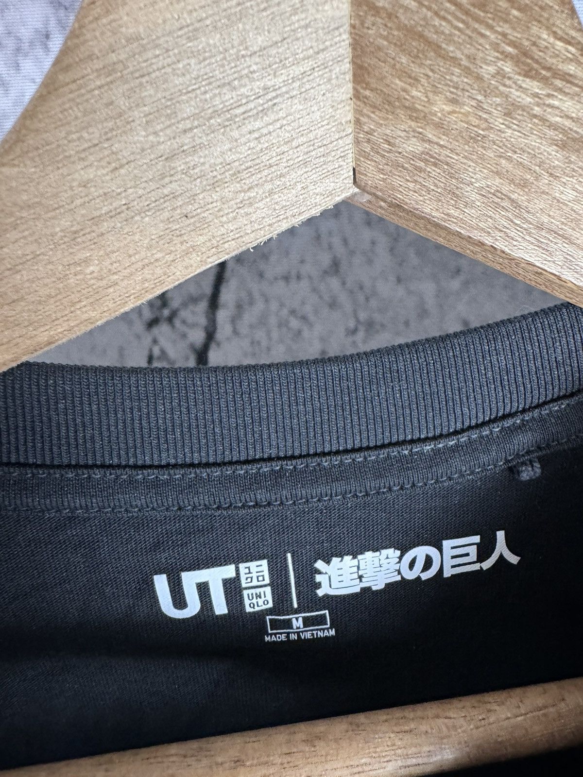 Japanese Brand Rare!! Uniqlo X ATTACK ON TITAN COLOSSAL TITAN TEE Size US M / EU 48-50 / 2 - 3 Thumbnail