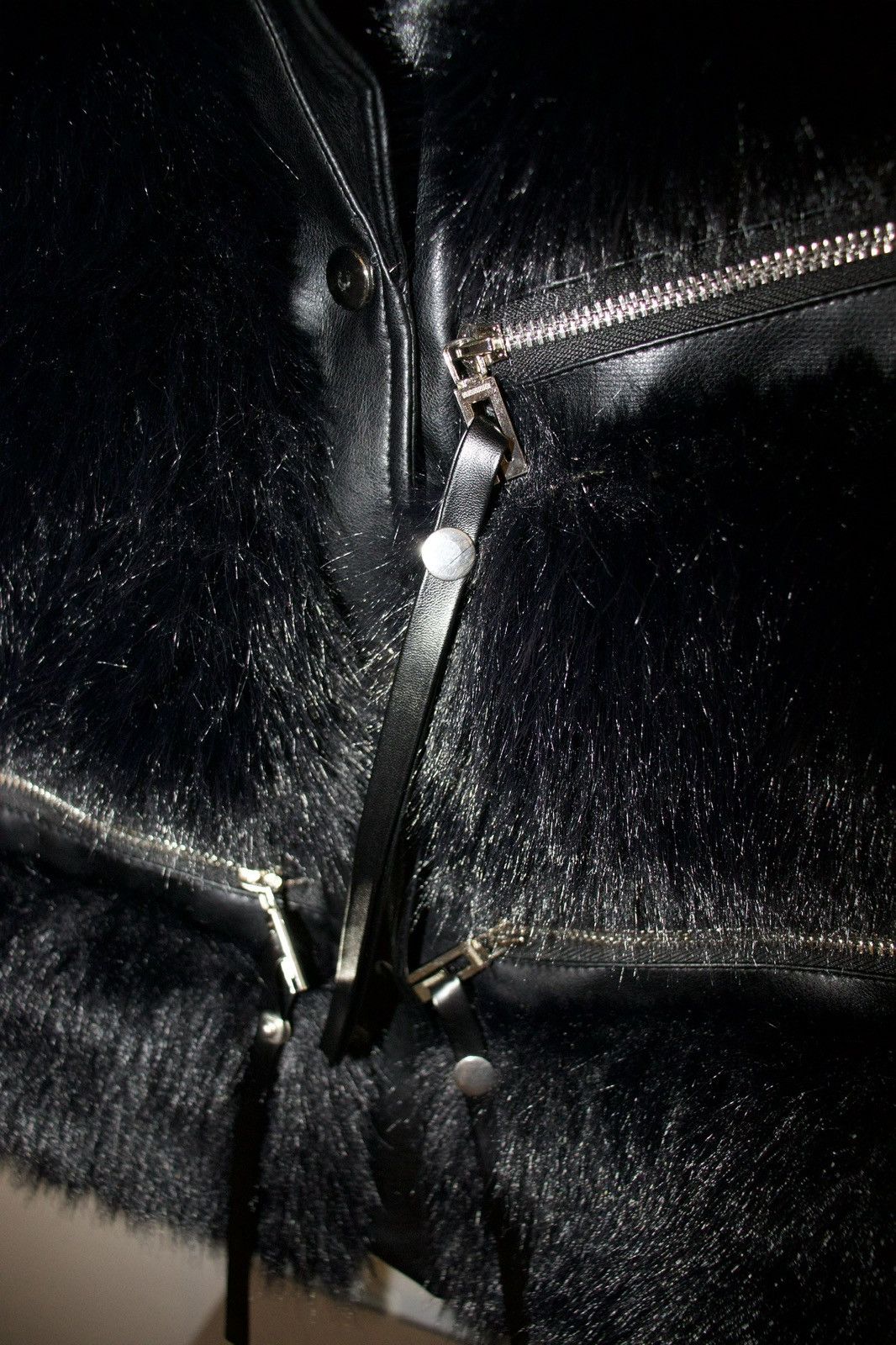 Vintage GRUNGE BLACK LEATHER FAUX FUR VEST Size US M / EU 48-50 / 2 - 3 Thumbnail