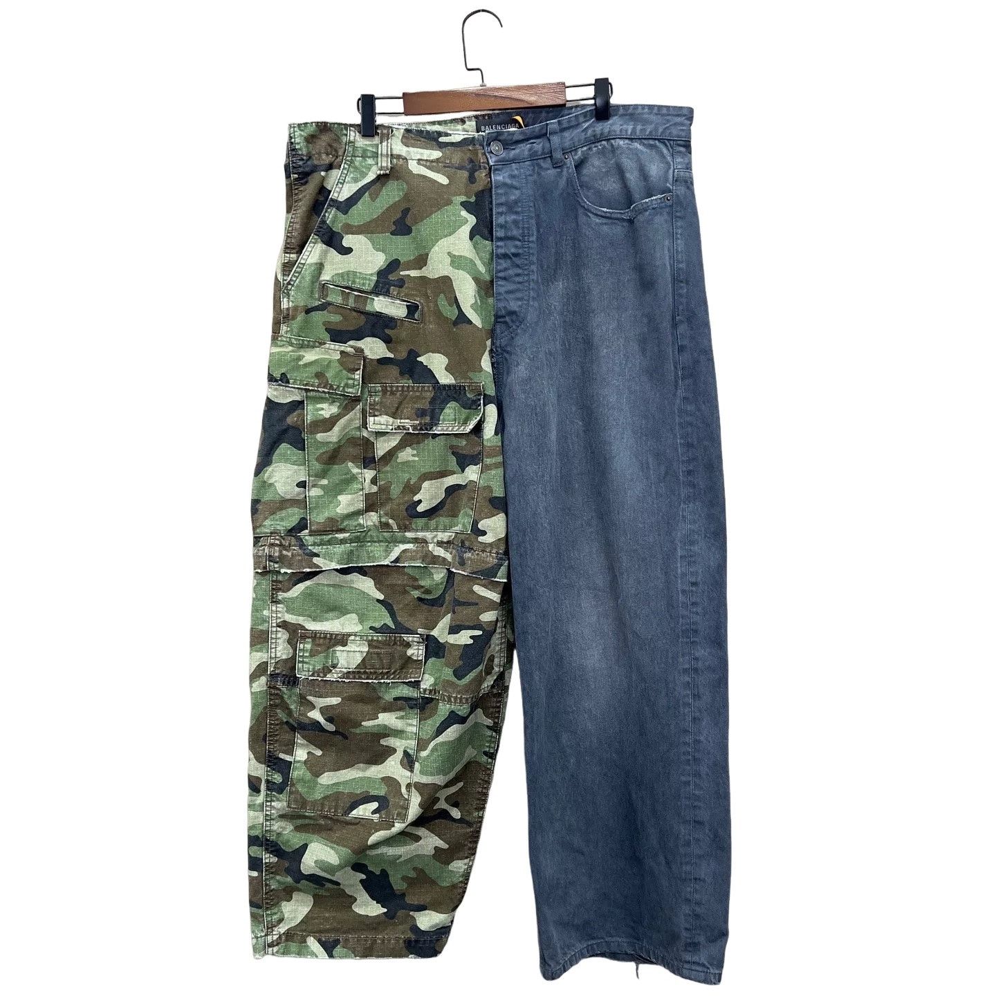Balenciaga Balenciaga Camouflage Paneled Baggy Jeans Size 30 Size US 30 / EU 46 - 1 Thumbnail