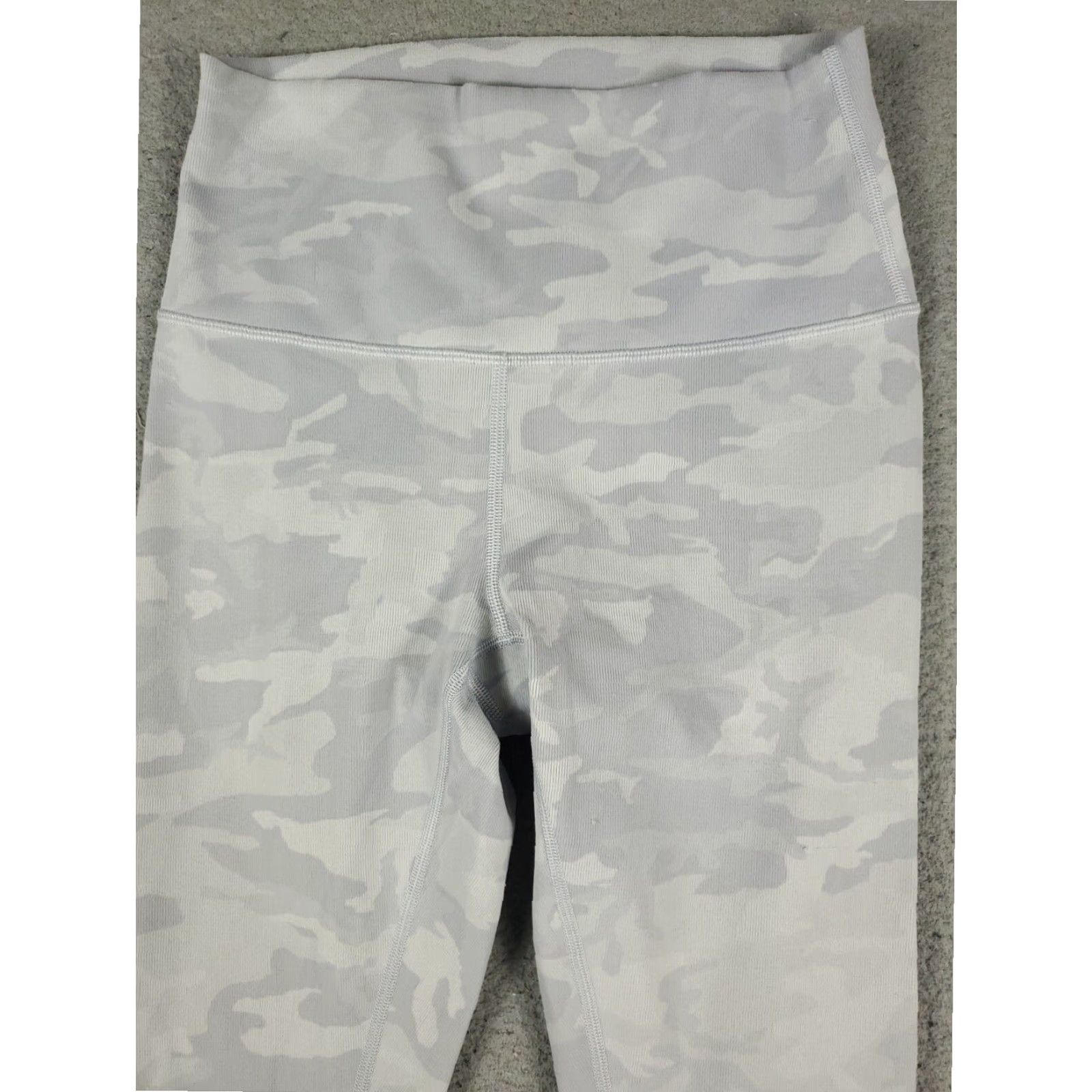 Lululemon Lululemon Womens Gray Camouflage Capri Pants Ladies Size 6 Extra Large XL Size 28" / US 6 / IT 42 - 2 Thumbnail