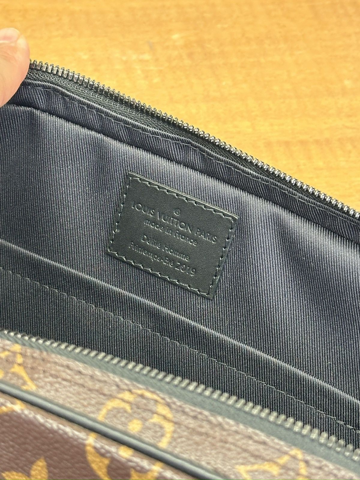 Louis Vuitton Louis Vuitton Utility Front Bag Size ONE SIZE - 10 Thumbnail