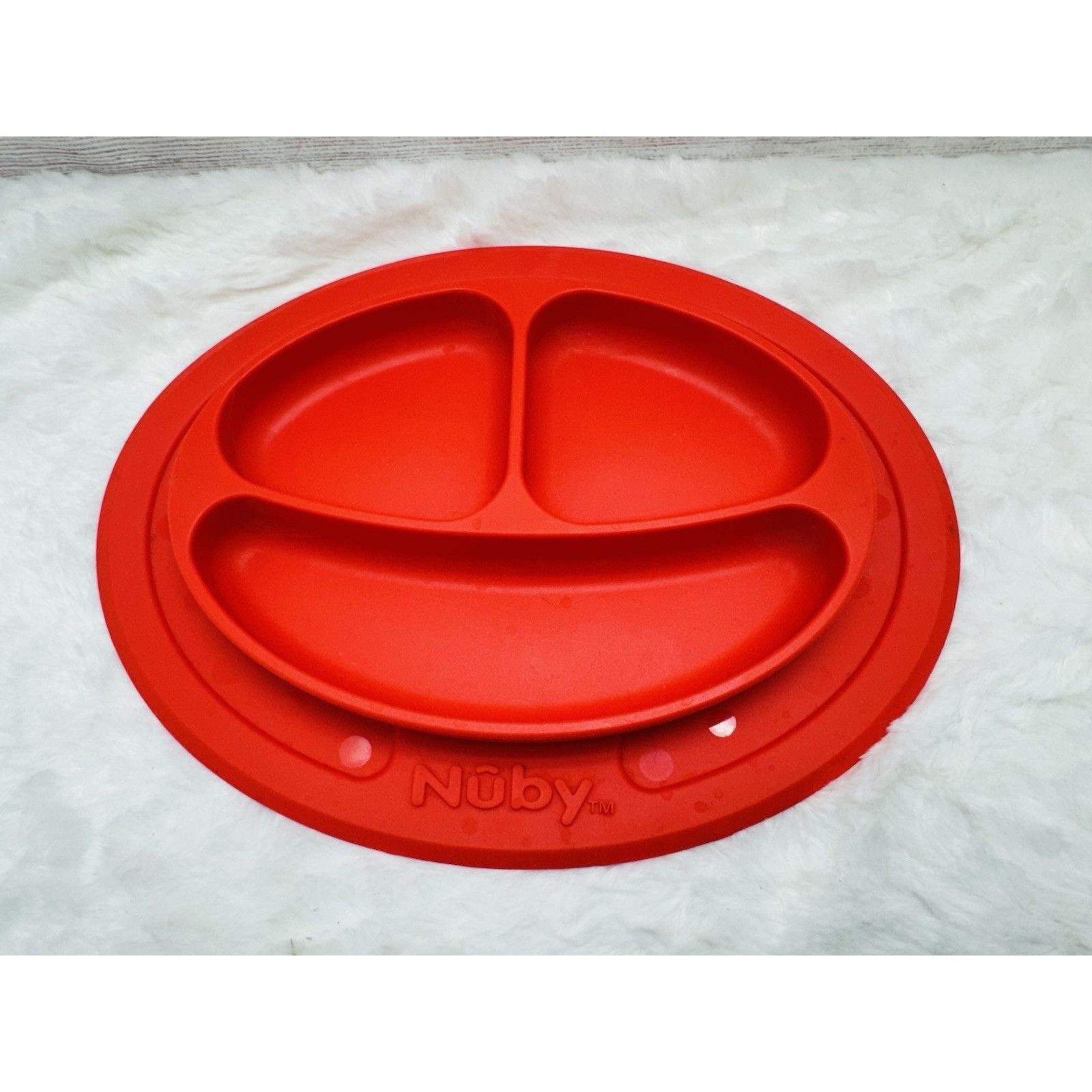 Other Nuby Sure Grip Silicone Miracle Mat 3-Section Oval Childs Pl Size ONE SIZE - 1 Thumbnail