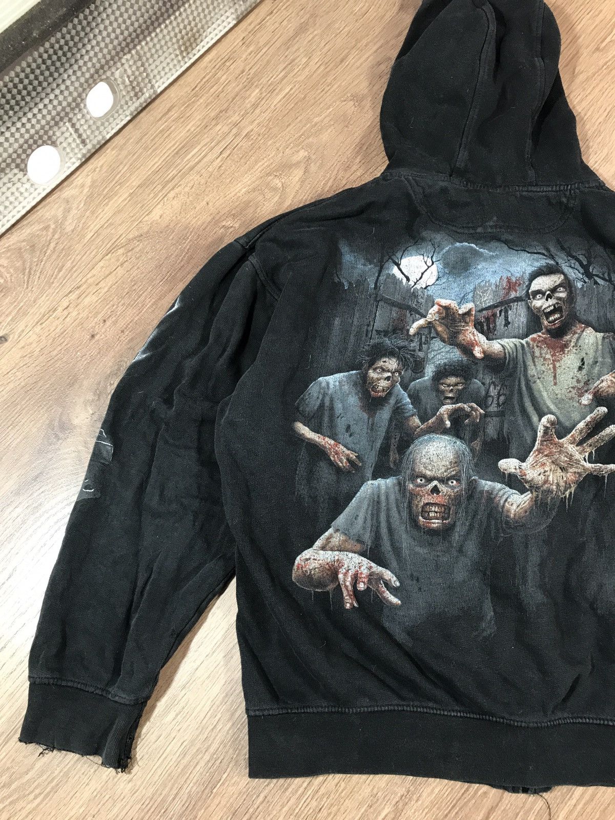 Vintage Vintage Distressed Spiral Zip Hoodie Size L-XL Size US XL / EU 56 / 4 - 15 Thumbnail
