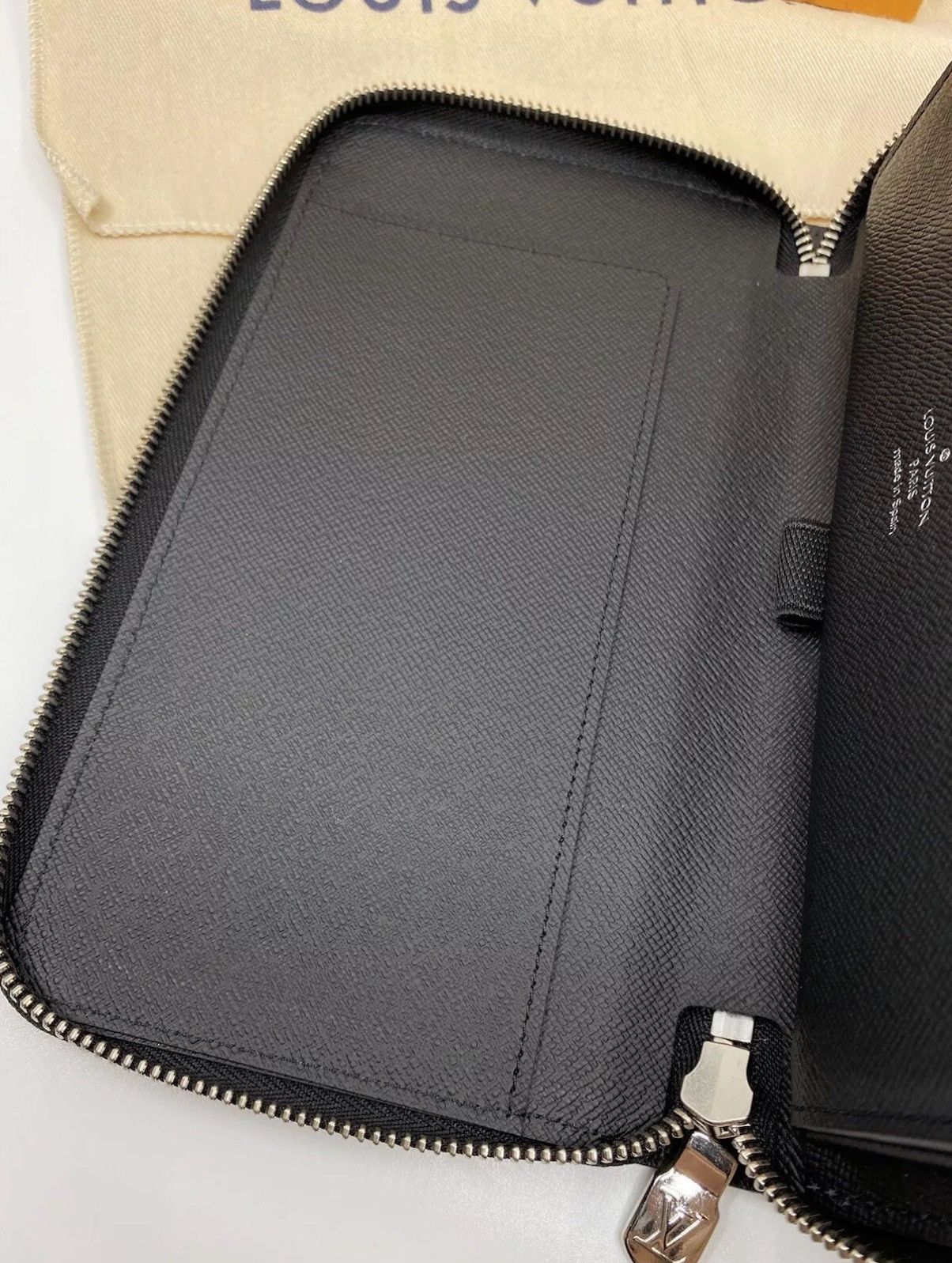 Louis Vuitton × Supreme Louis Vuitton X Supreme Zippy Wallet