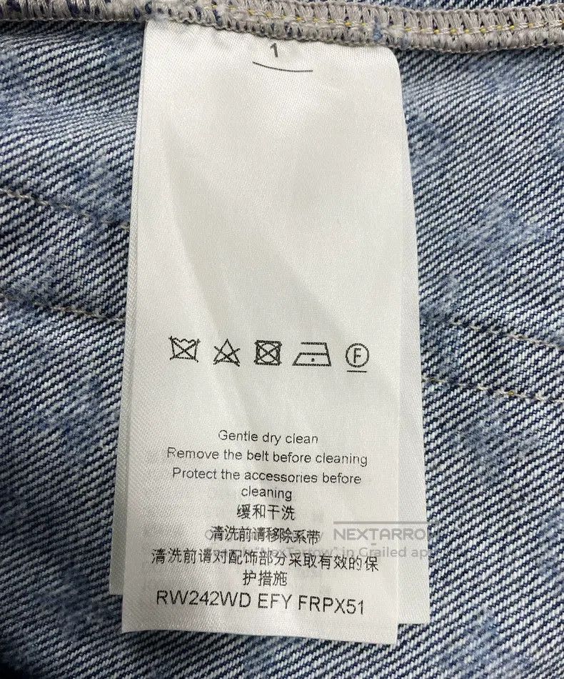 Louis Vuitton Louis Vuitton Blue full logo jeans Size US 34 / EU 50 - 4 Thumbnail