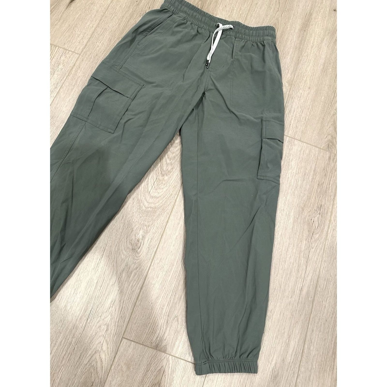 Vuori Vuori Scout Jogger Cargo Olive Green Women's S Athletic Workout Gym Hiking VW494 Jogger Tapered Pockets Activewear Outdoors Athleisure Women Size 28" / US 6 / IT 42 - 2 Thumbnail