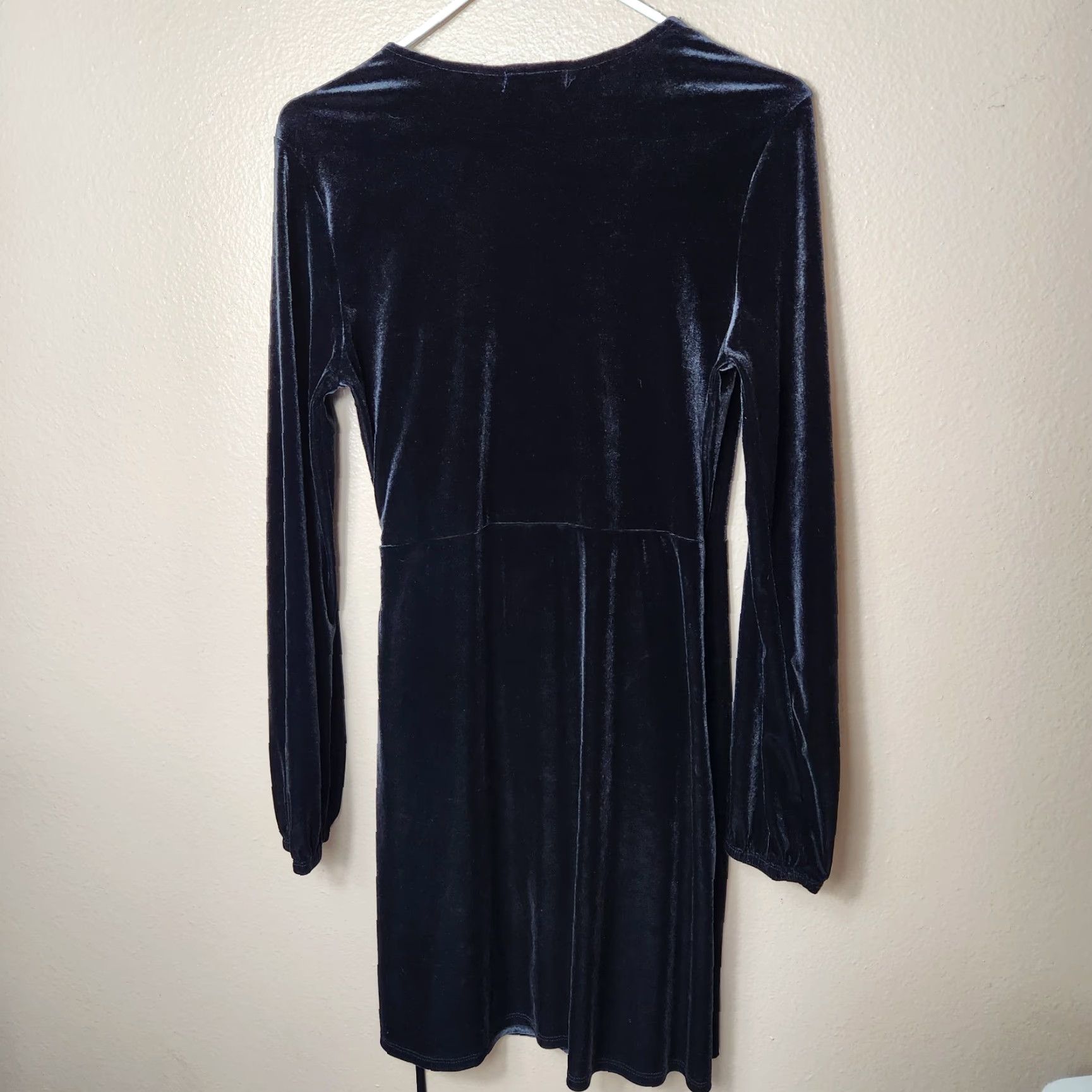 Velvet Ginger G Womens |M| Black Velvet Knee-Length Long Balloon Sleeve Wrap Dress Size M / US 6-8 / IT 42-44 - 5 Thumbnail