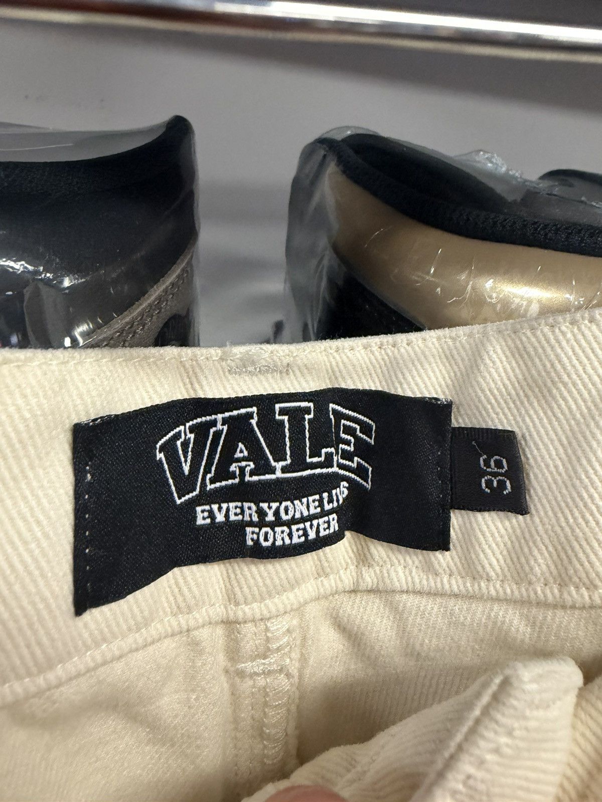 Vale Vale pilot shorts vale dream pre owned 36 Size US 36 / EU 52 - 2 Thumbnail