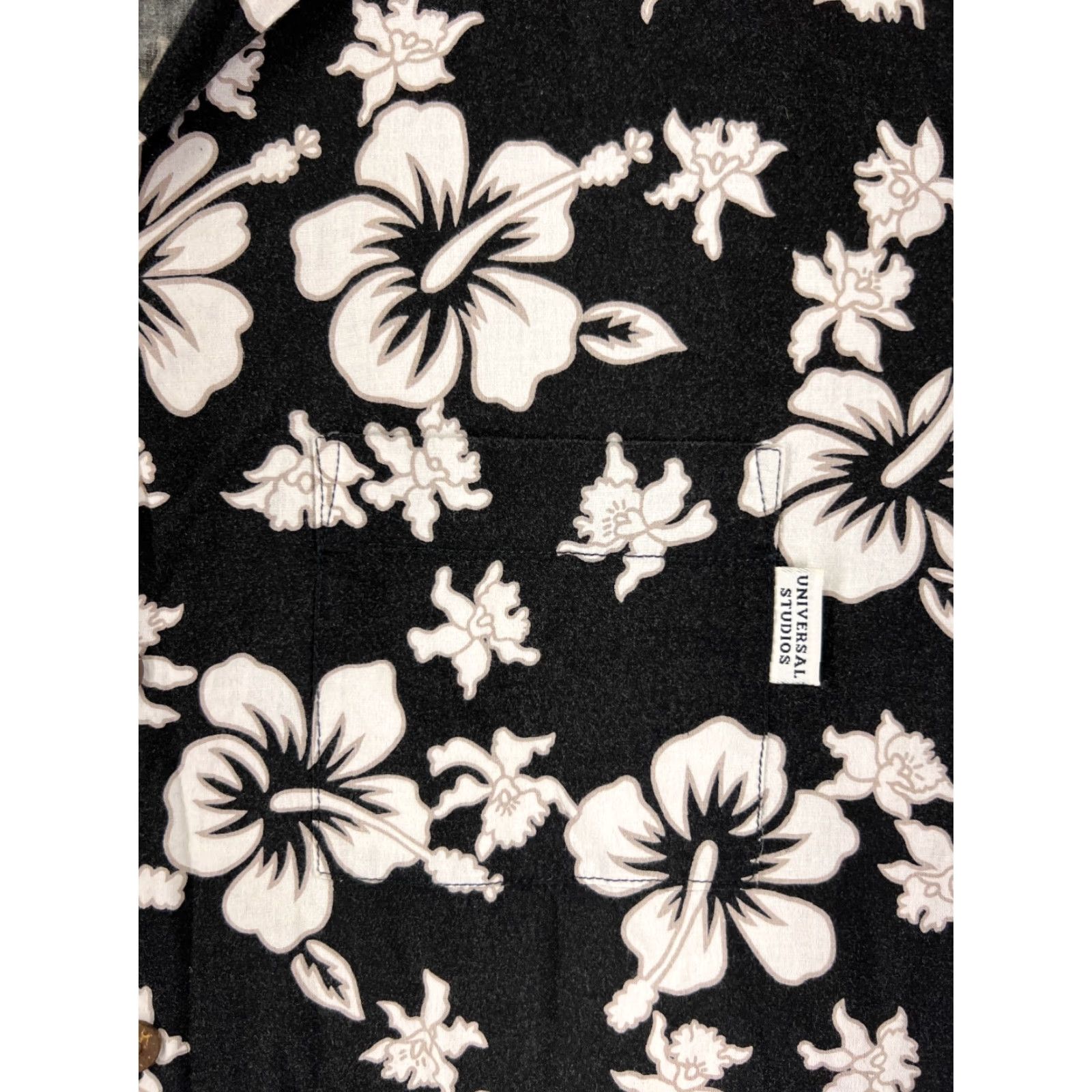 Vintage VINTAGE Universal Studios Shirt Men 2XL Black Floral Hawaiian Button-Up Size US XXL / EU 58 / 5 - 6 Thumbnail
