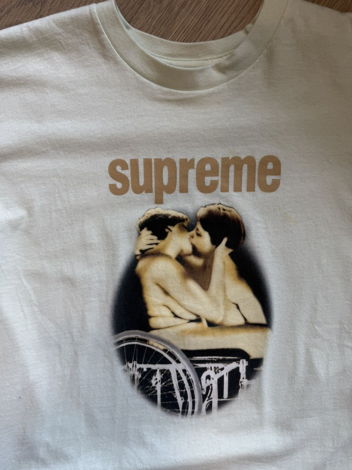 Supreme Supreme Kiss Tee Size US M / EU 48-50 / 2 - 3 Thumbnail