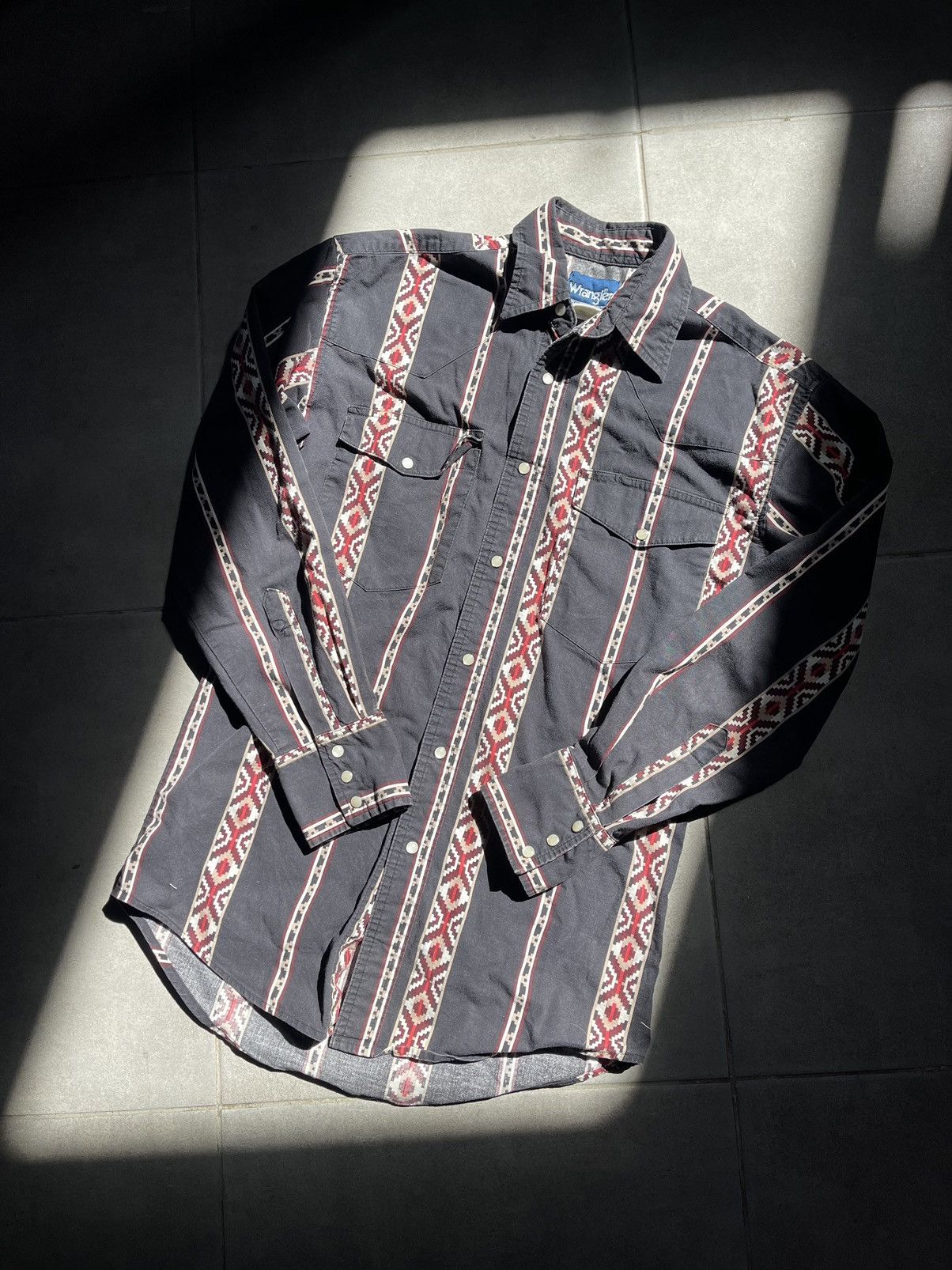 Cowboy Equipment × Vintage × Wrangler Wrangler Western Shirt Vintage azteck striped cowboy shirt Size US S / EU 44-46 / 1 - 11 Thumbnail