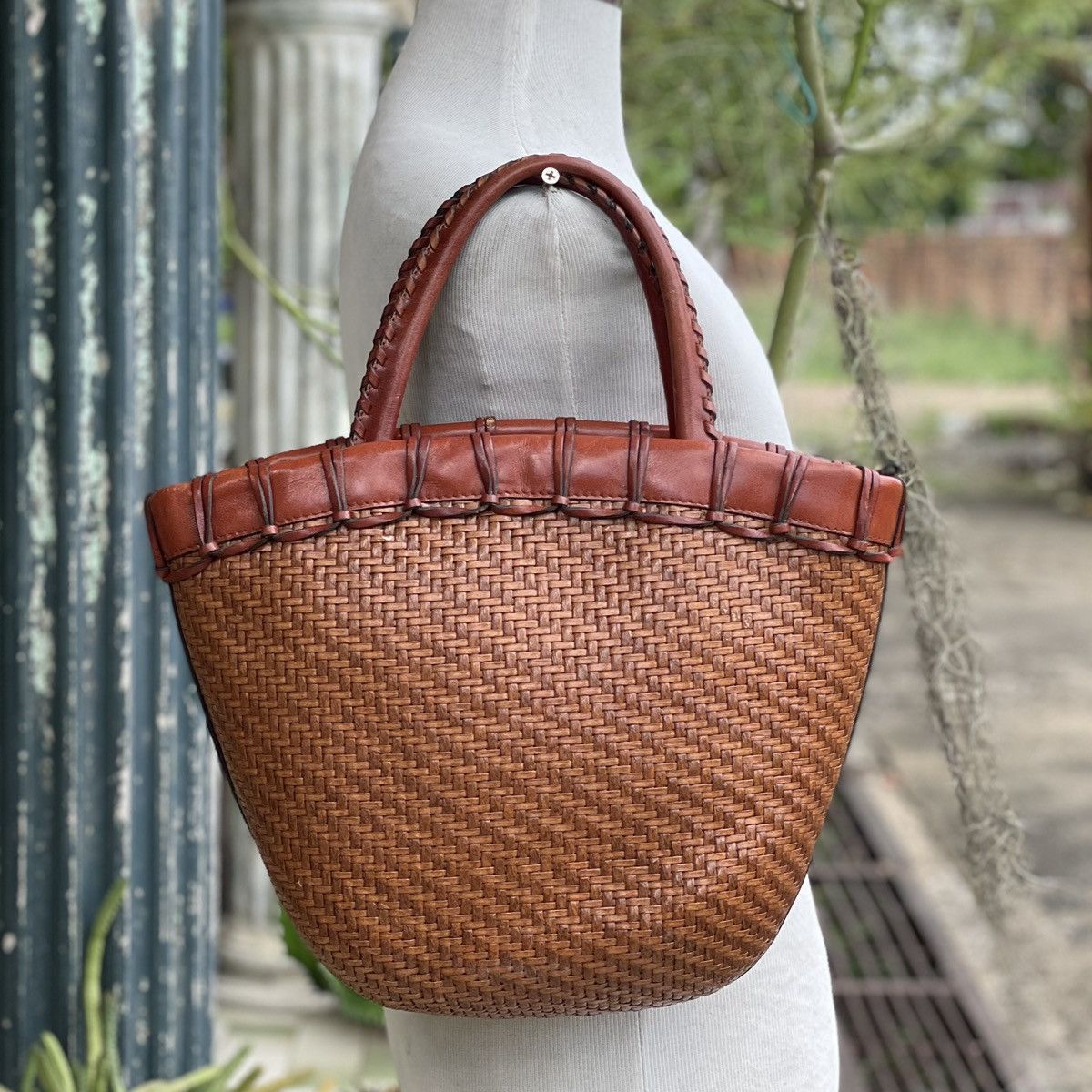 Leather × Vintage ❗️RARE ❗️Rattan Leather Woven Bucket Bag Size ONE SIZE - 4 Thumbnail