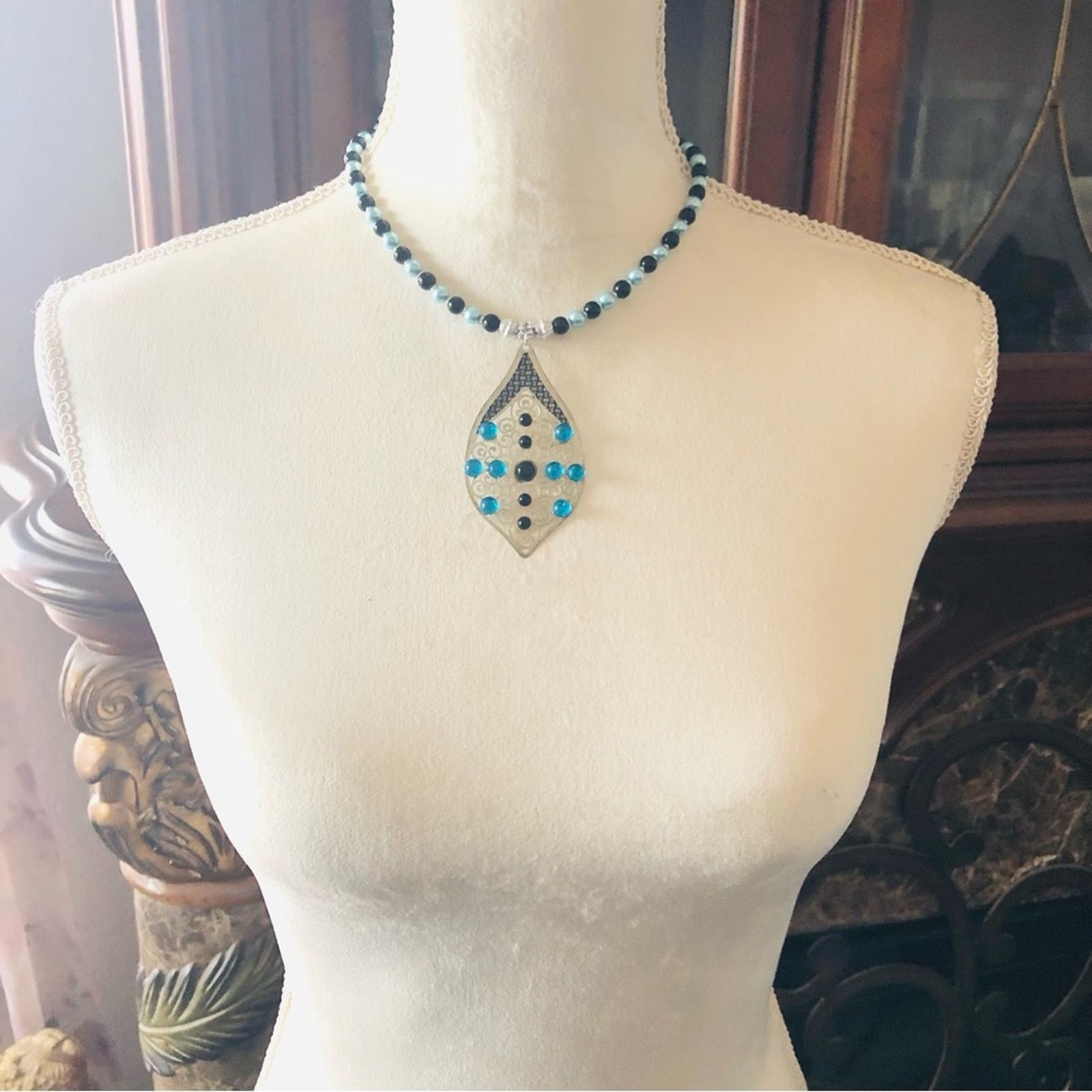 Handmade Handcrafted repurpose filigree stone pendant Pearl necklace Size ONE SIZE - 5 Thumbnail