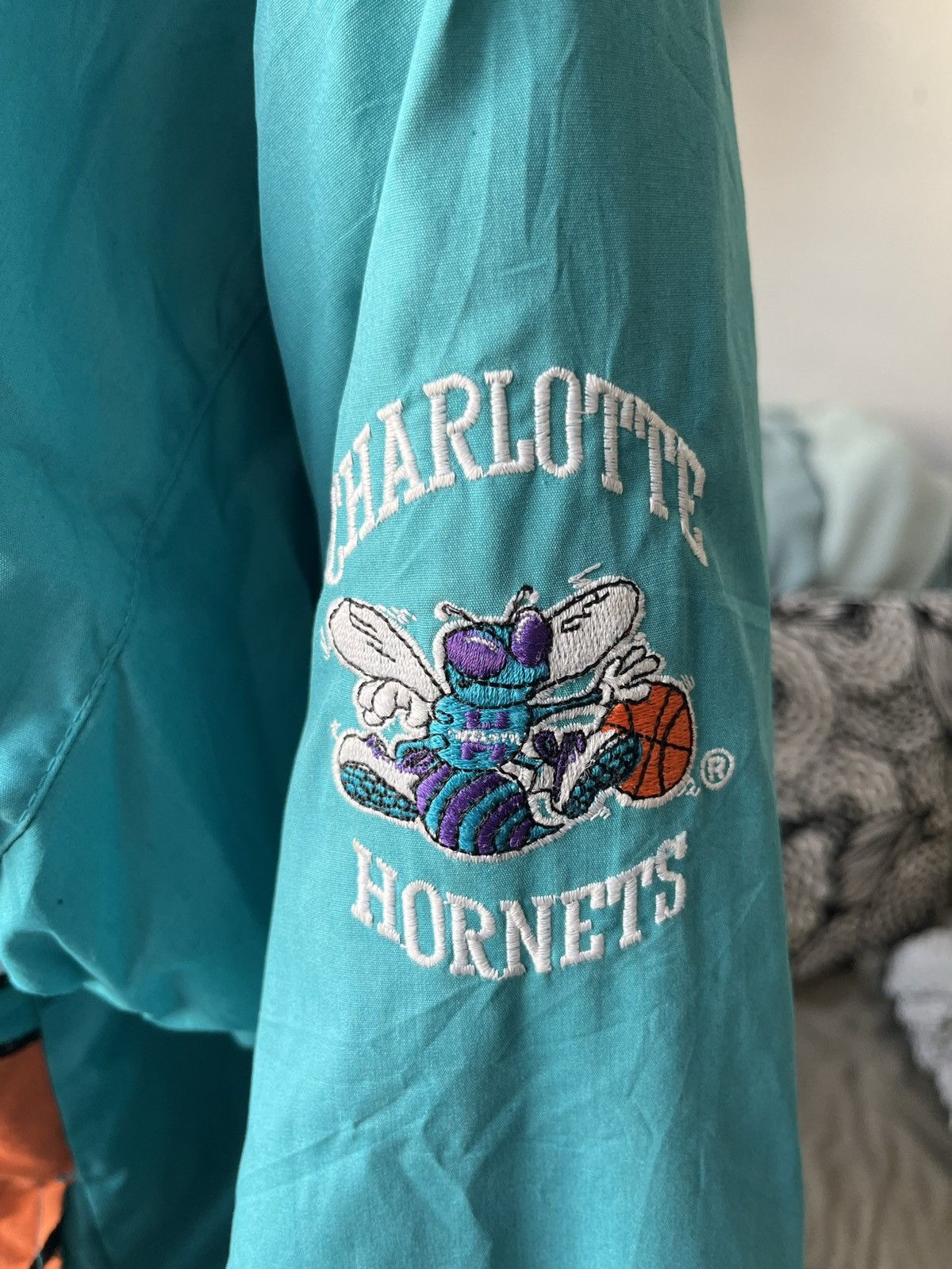Starter VINTAGE Starter Charlotte Hornets Big Shot Jacket Size L Size US L / EU 52-54 / 3 - 4 Thumbnail