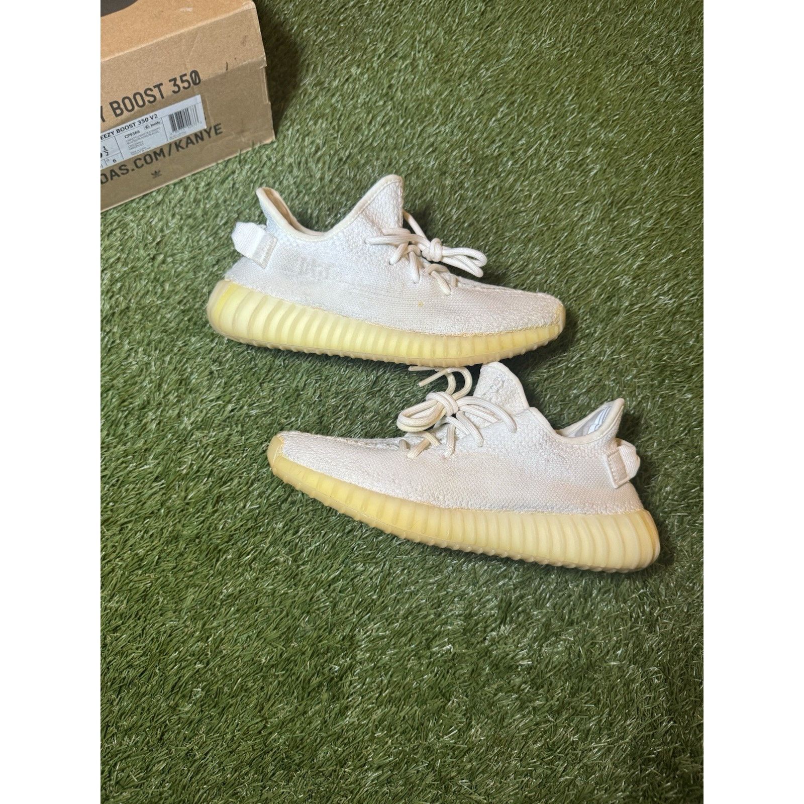 Adidas adidas Yeezy Boost 350 V2 Low Cream White / Triple White Size US 6.5 / EU 39-40 - 1 Thumbnail